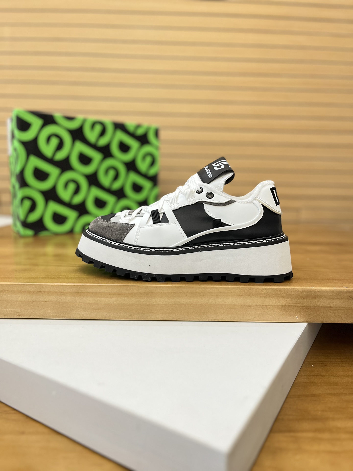 Precio de venta: P290 Marca del producto: DG Dolce & Gabbana Low-top Casual Shoes Talla: 35-44(se pu