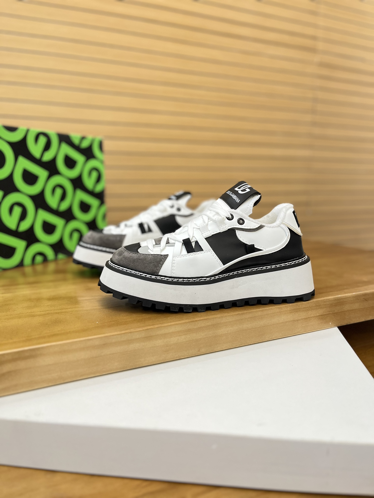 Precio de venta: P290 Marca del producto: DG Dolce & Gabbana Low-top Casual Shoes Talla: 35-44(se pu
