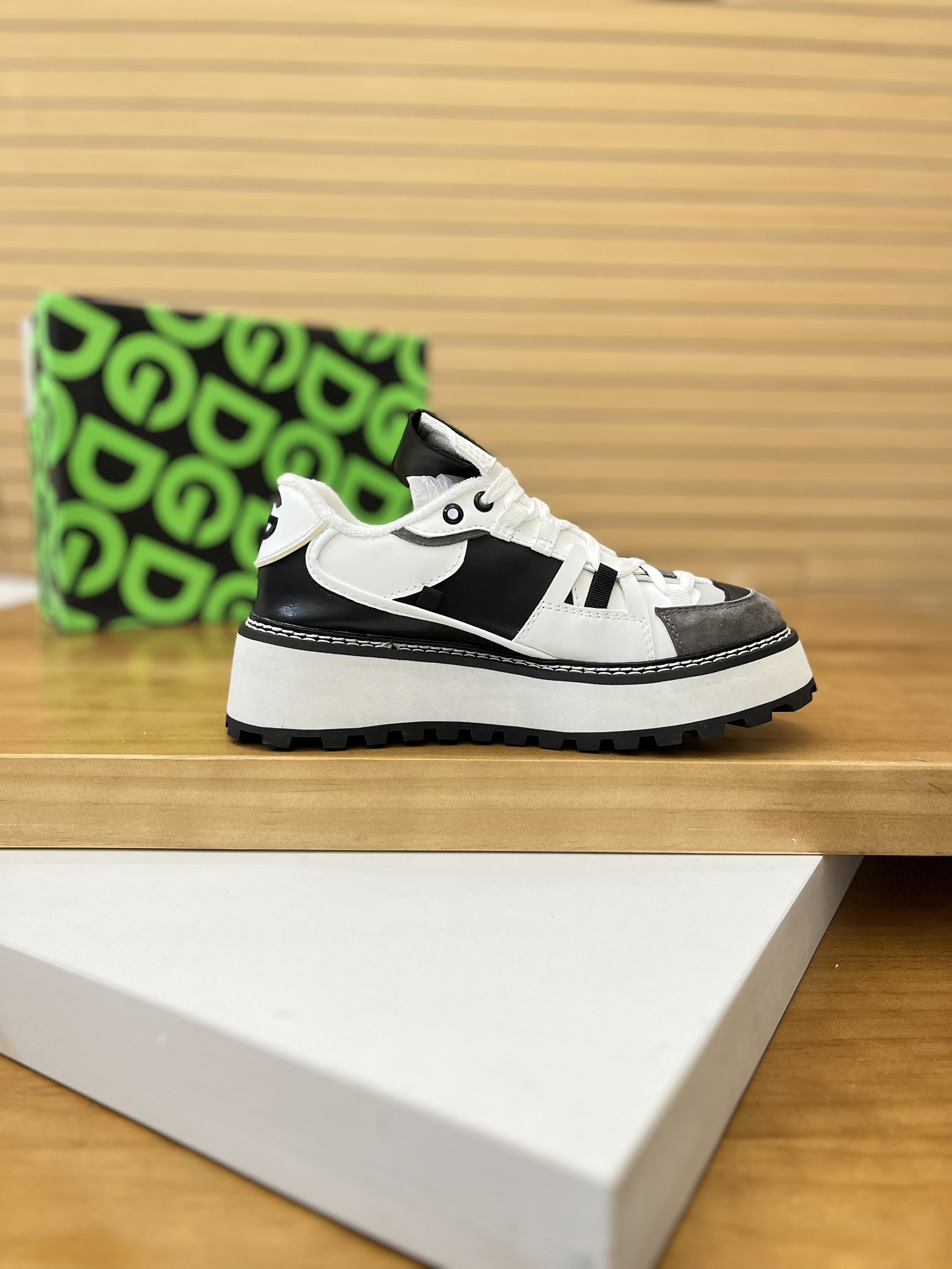 Precio de venta: P290 Marca del producto: DG Dolce & Gabbana Low-top Casual Shoes Talla: 35-44(se pu