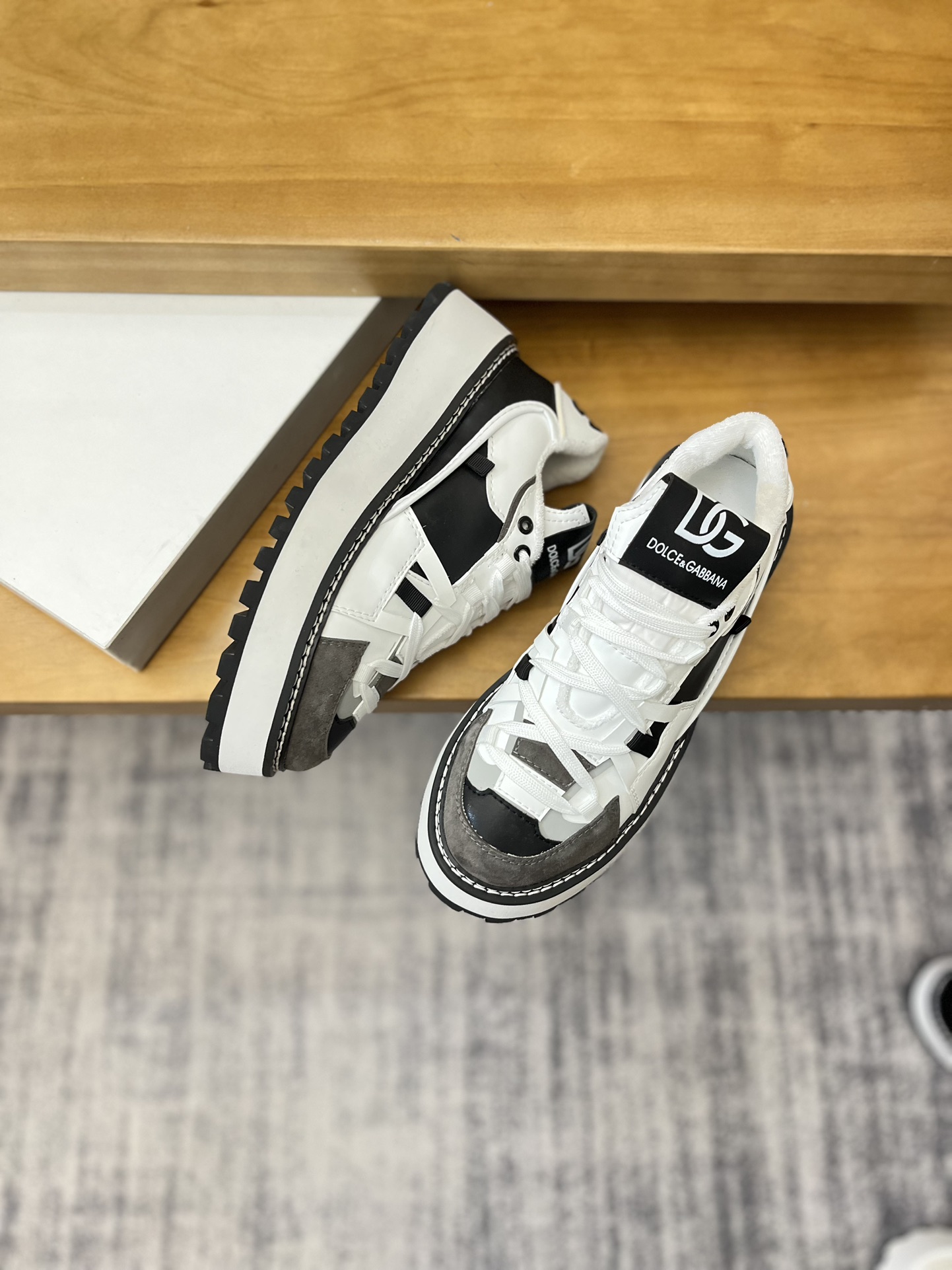 Precio de venta: P290 Marca del producto: DG Dolce & Gabbana Low-top Casual Shoes Talla: 35-44(se pu