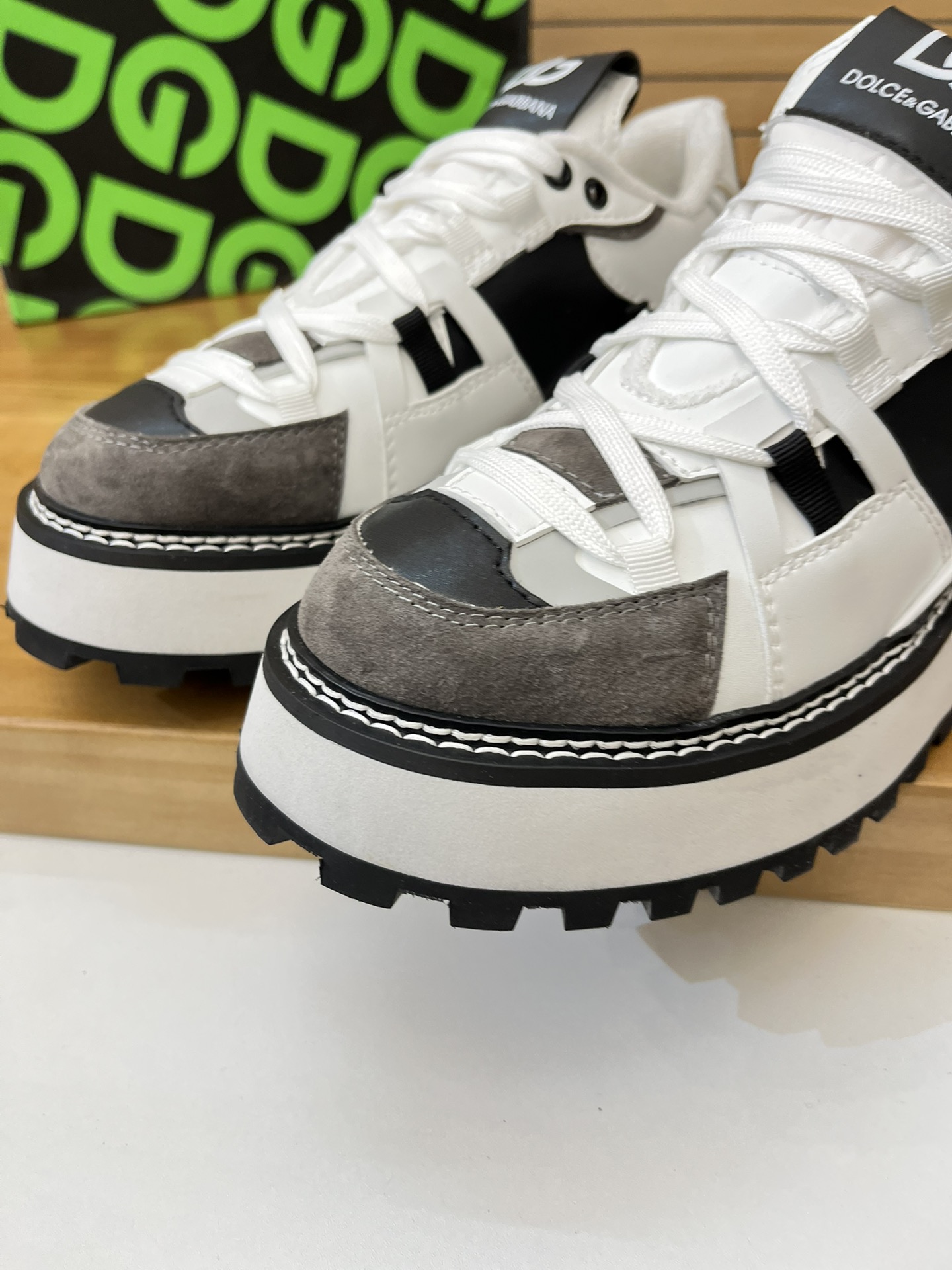 Precio de venta: P290 Marca del producto: DG Dolce & Gabbana Low-top Casual Shoes Talla: 35-44(se pu