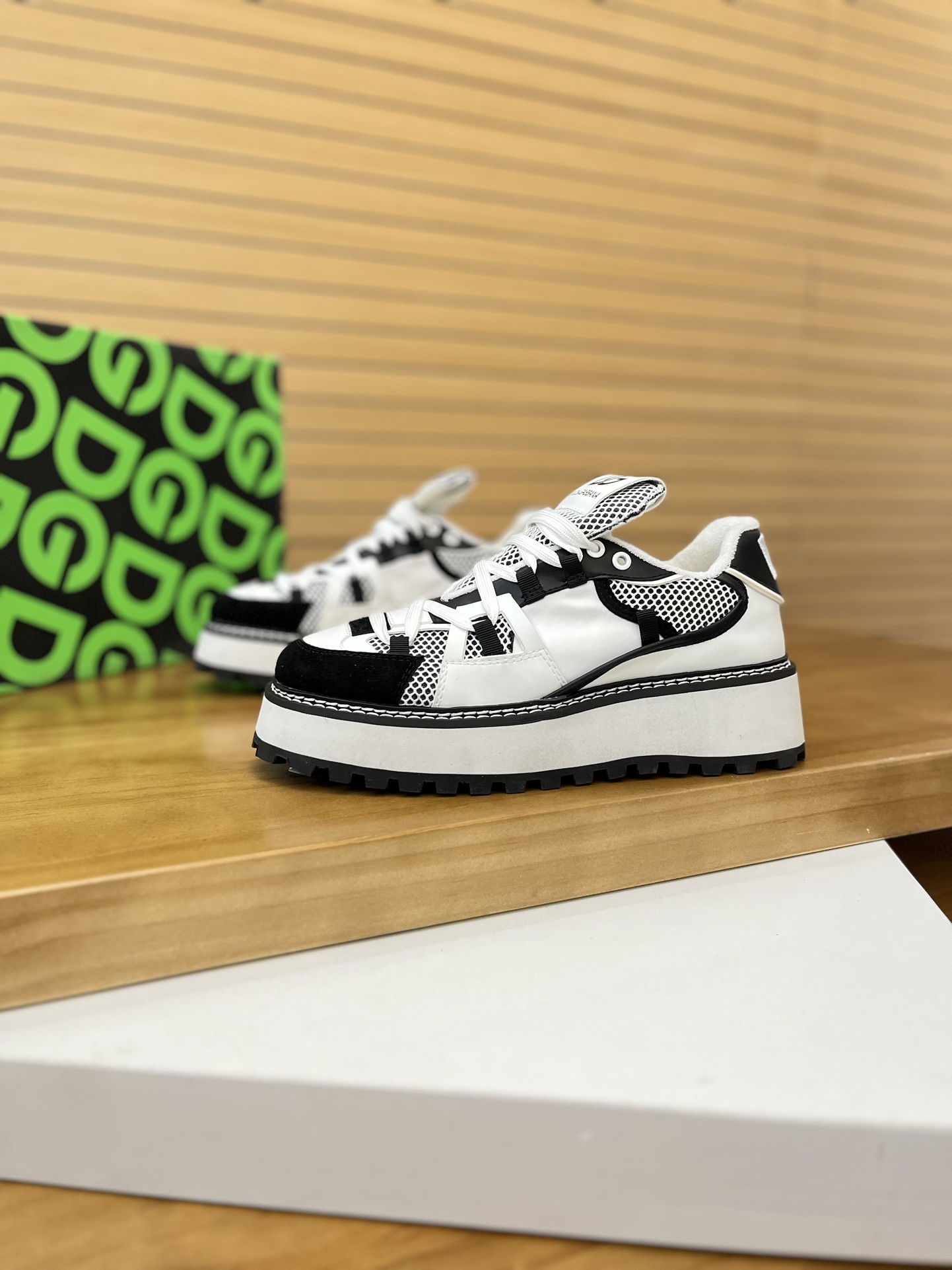 Precio de venta: P290 Marca del producto: DG Dolce & Gabbana Low-top Casual Shoes Talla: 35-44(se pu