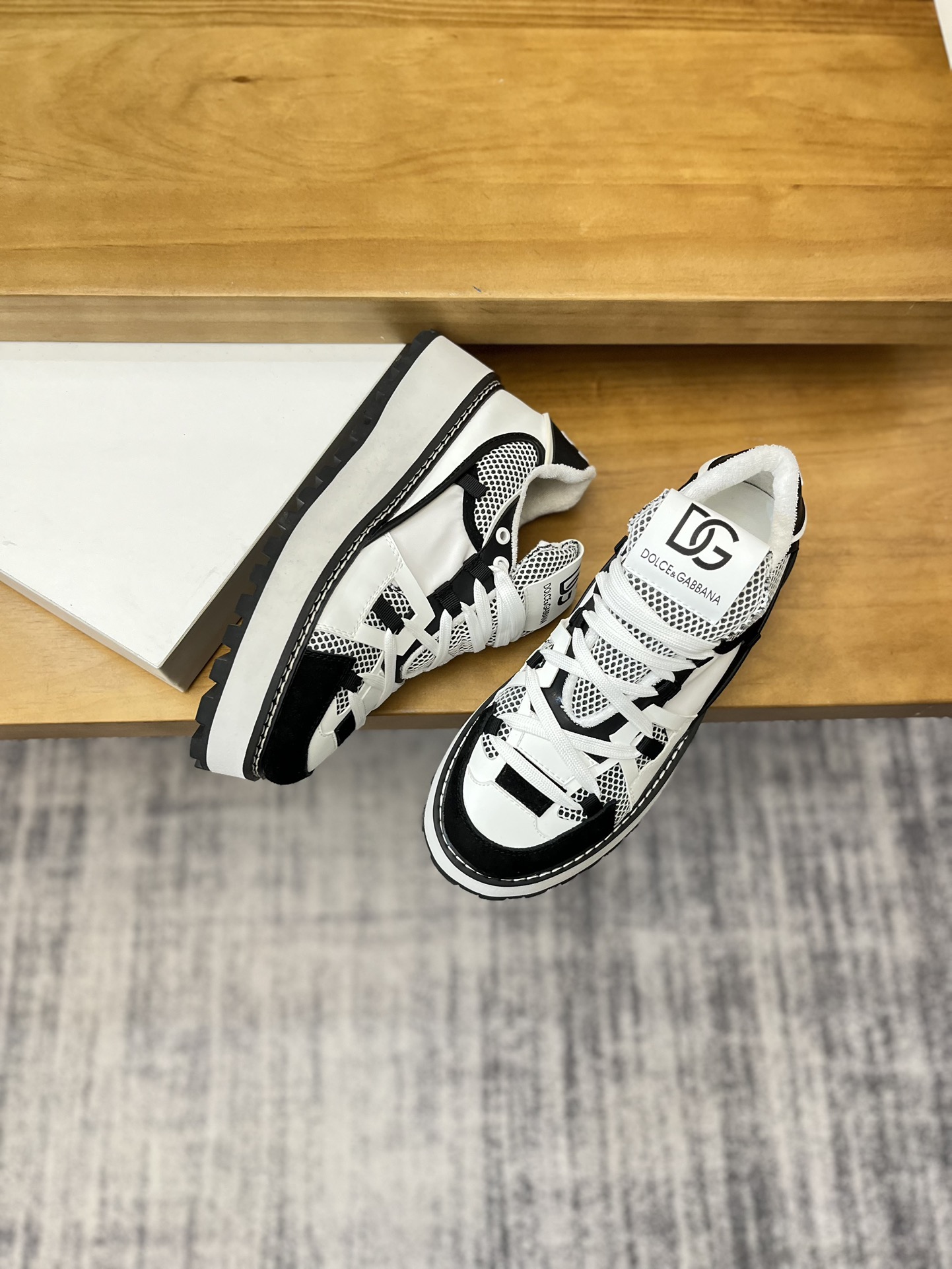 Precio de venta: P290 Marca del producto: DG Dolce & Gabbana Low-top Casual Shoes Talla: 35-44(se pu