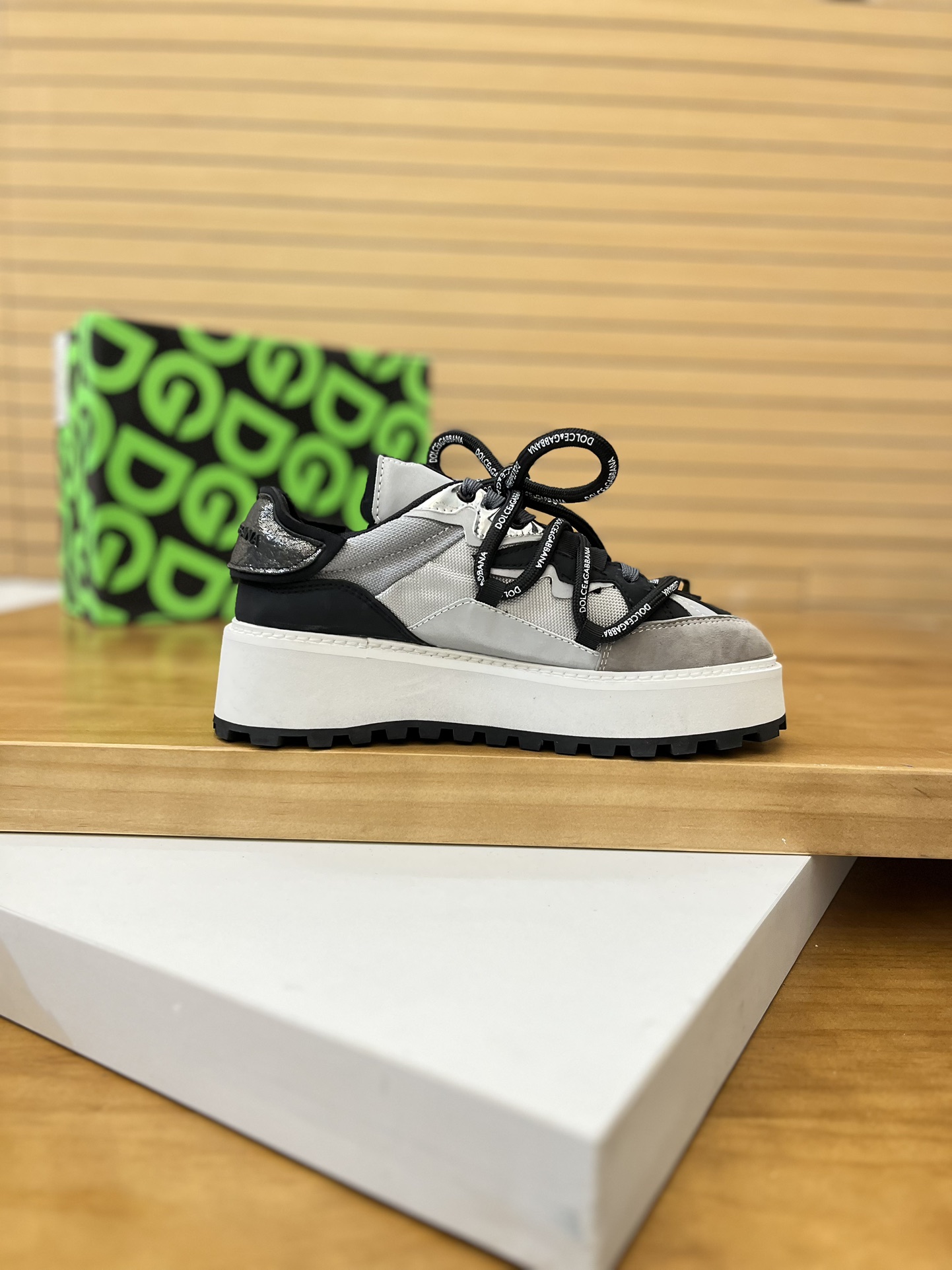 Precio de venta: P270 Marca del producto: DG Dolce & Gabbana Low-top Casual Shoes Talla: 35-44 (se p