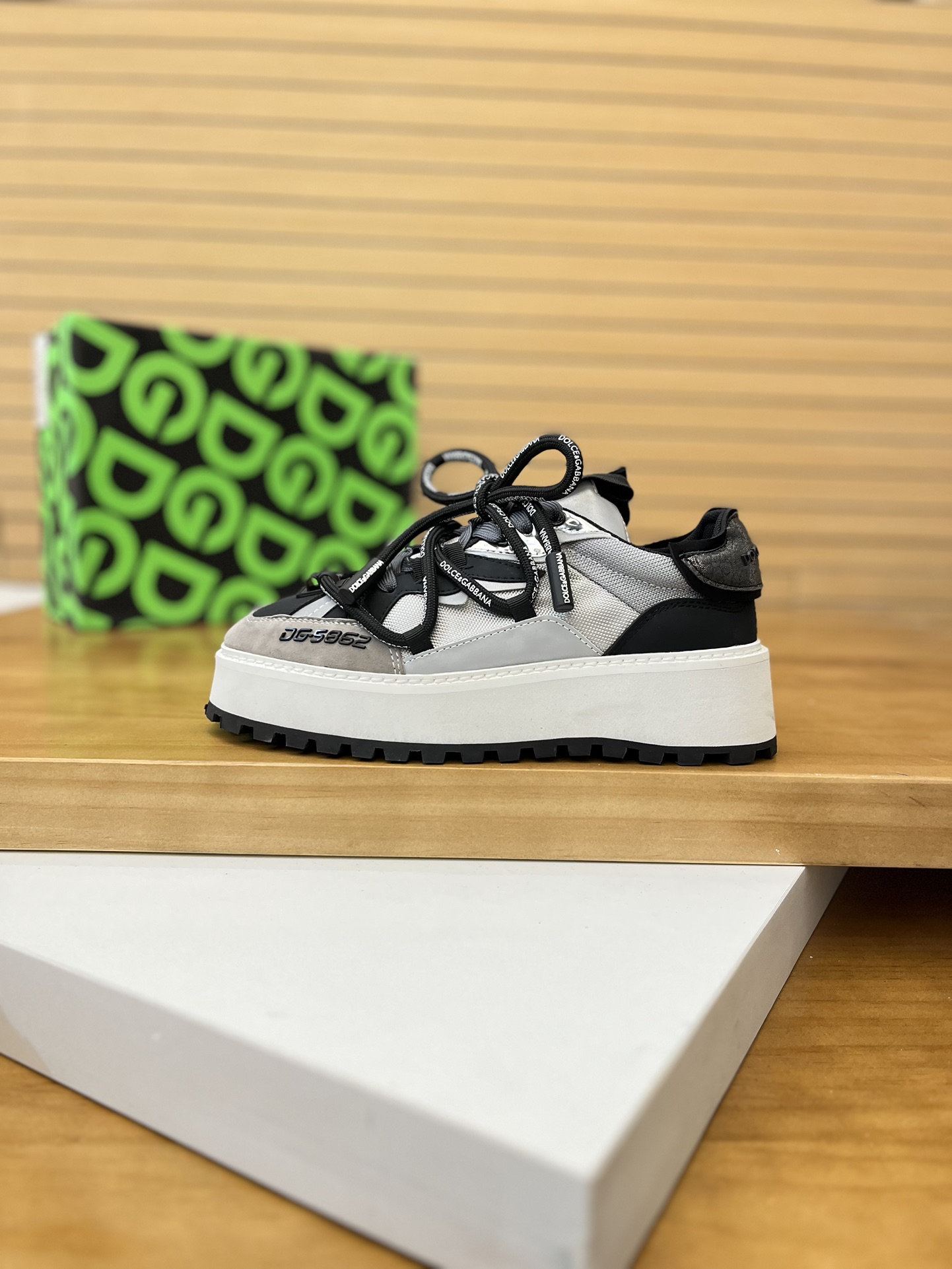 Precio de venta: P270 Marca del producto: DG Dolce & Gabbana Low-top Casual Shoes Talla: 35-44 (se p