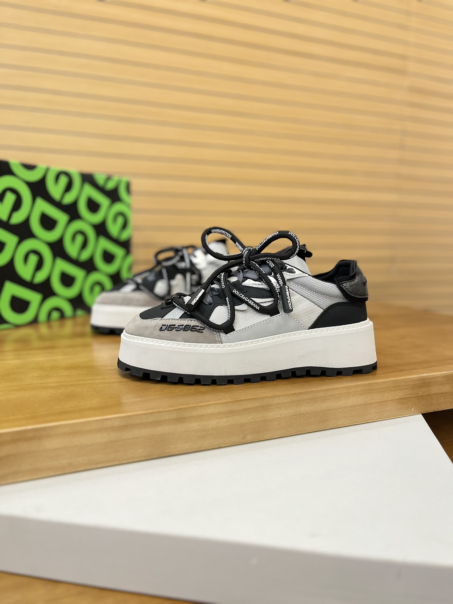 Precio de venta: P270 Marca del producto: DG Dolce & Gabbana Low-top Casual Shoes Talla: 35-44 (se p