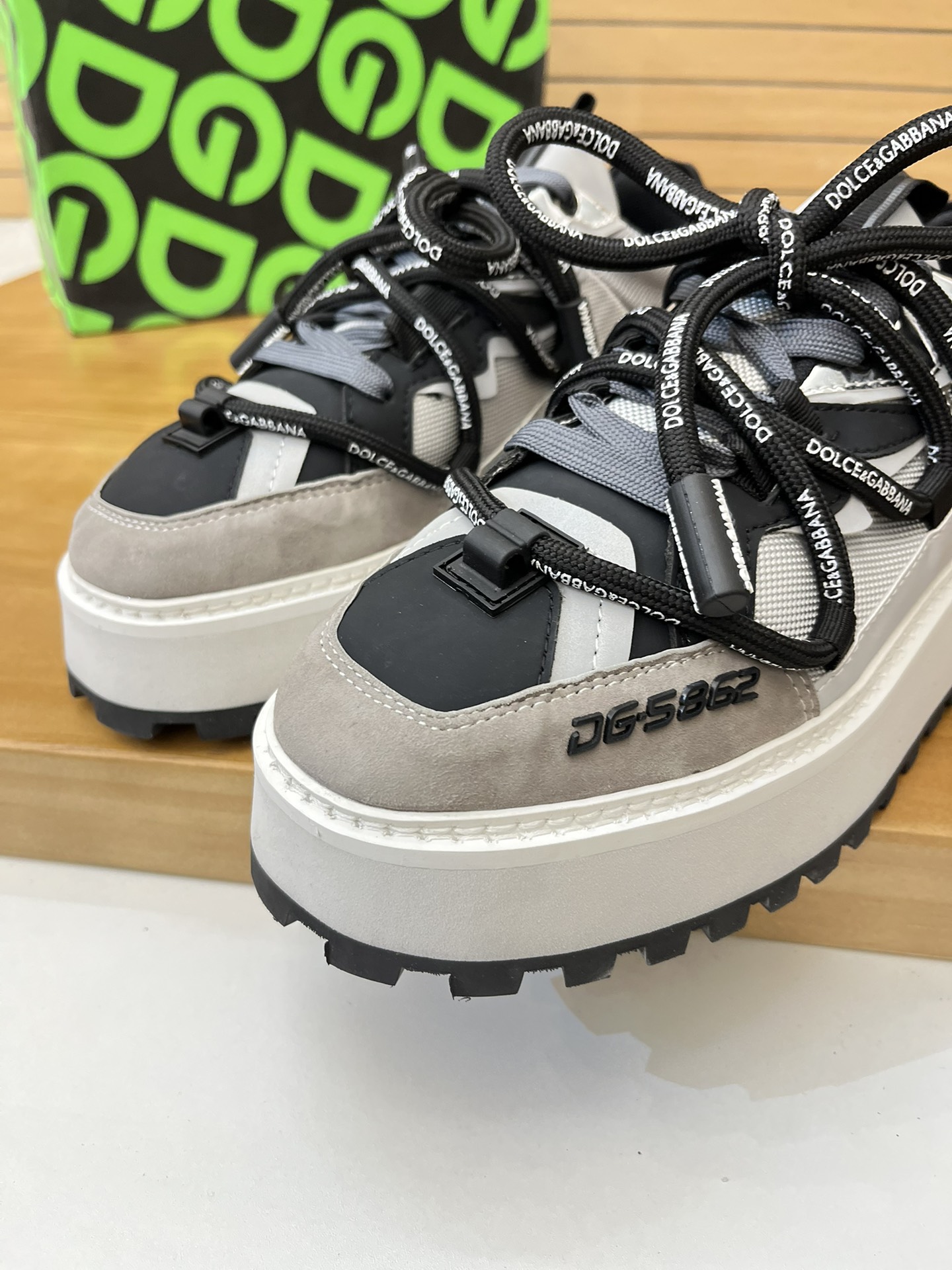 Precio de venta: P270 Marca del producto: DG Dolce & Gabbana Low-top Casual Shoes Talla: 35-44 (se p