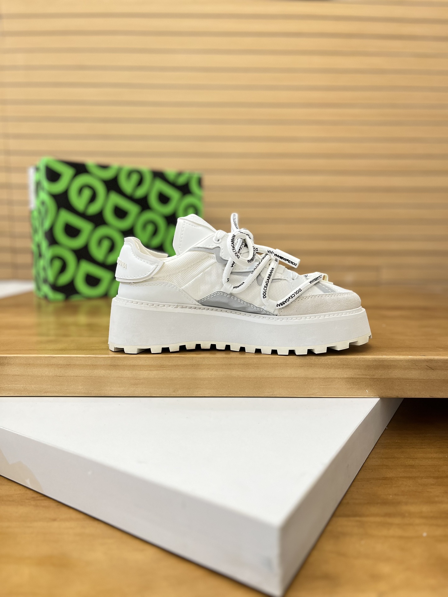 Precio de venta: P270 Marca del producto: DG Dolce & Gabbana Low-top Casual Shoes Talla: 35-44 (se p