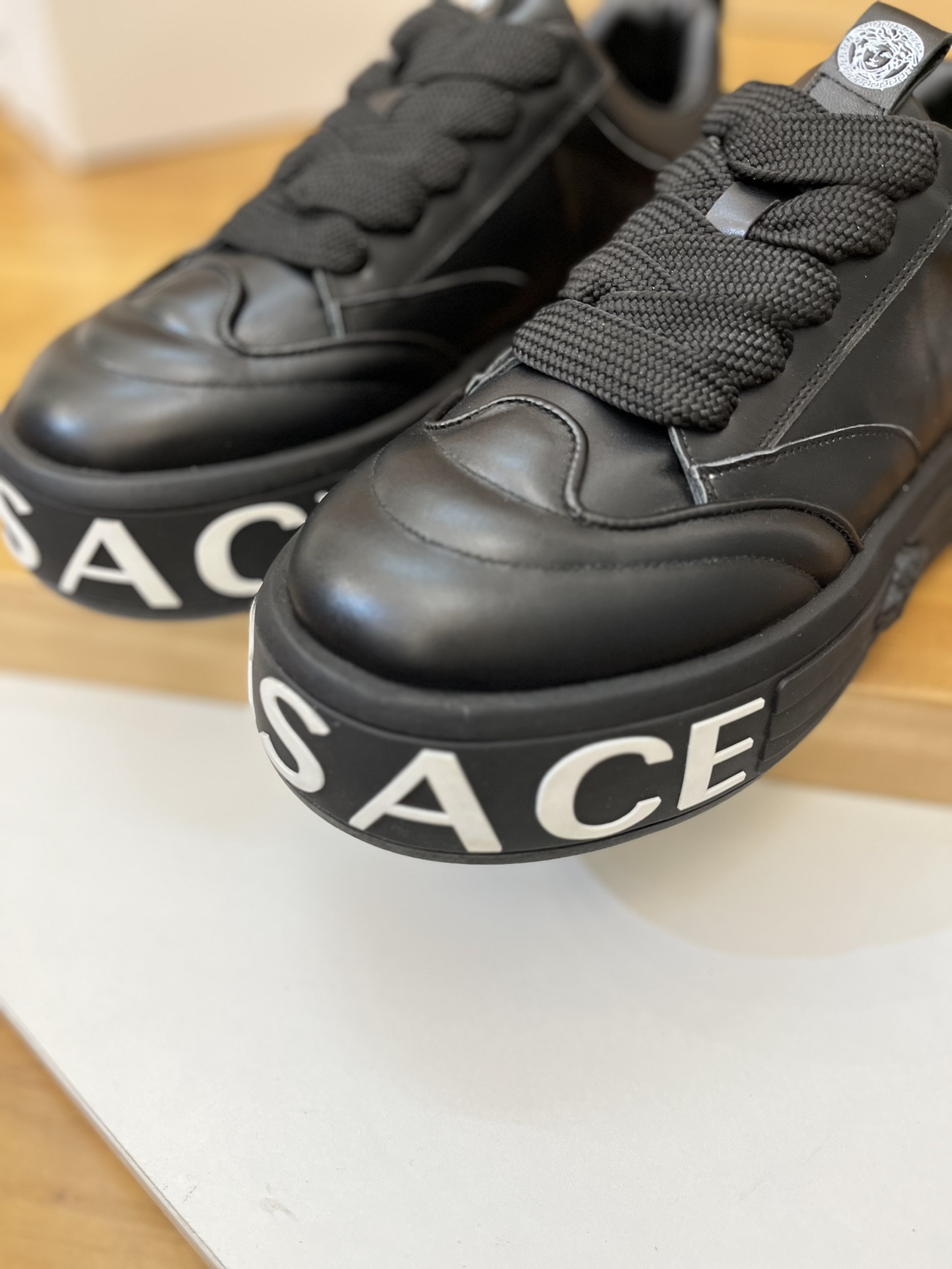 Precio de venta: P230 Marca: Versace* Low Top Sneakers Talla: 39-44(se puede personalizar hasta 45,4