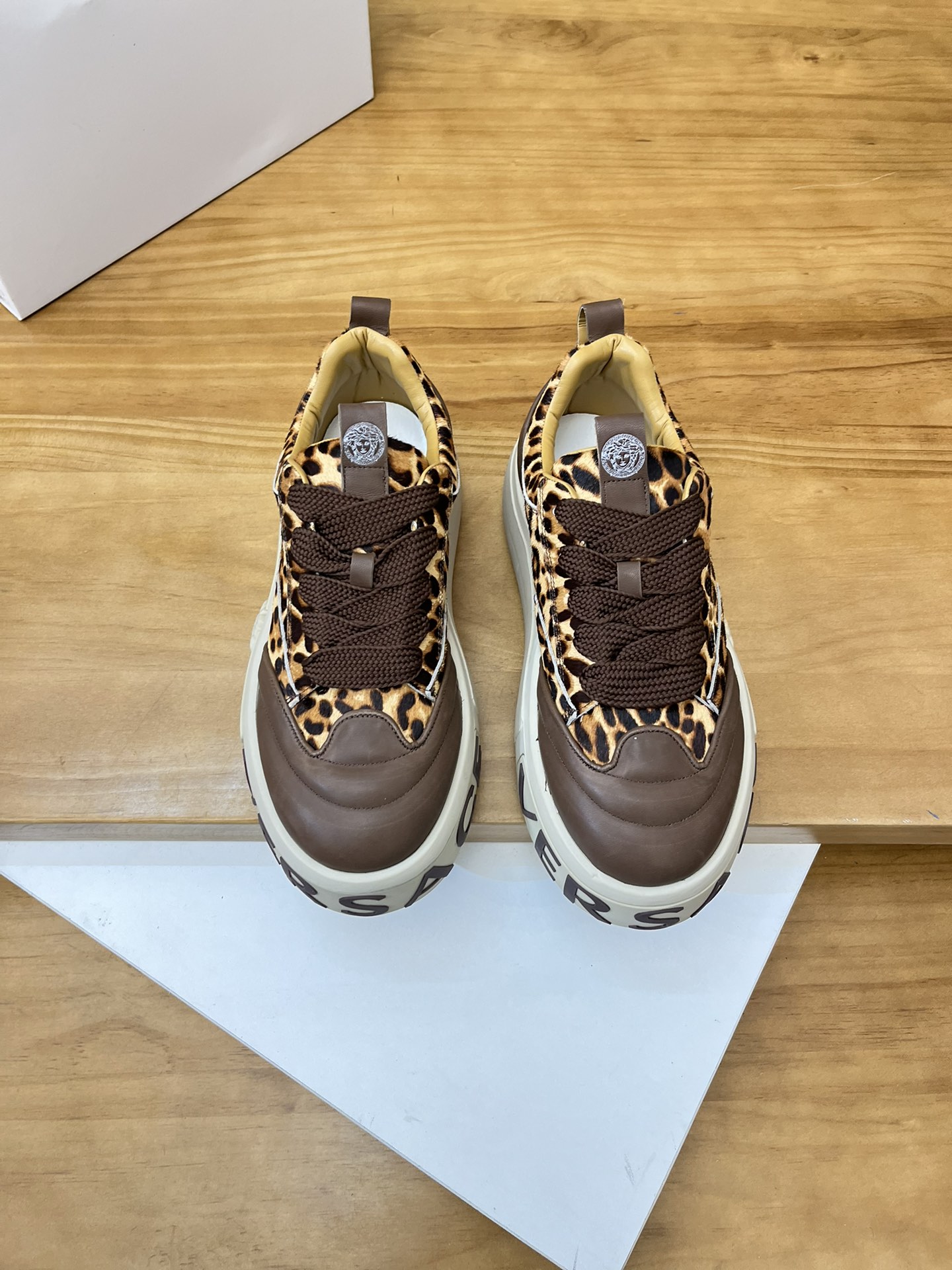 Precio de venta: P230 Marca: Versace* Low Top Sneakers Talla: 39-44(se puede personalizar hasta 45,4