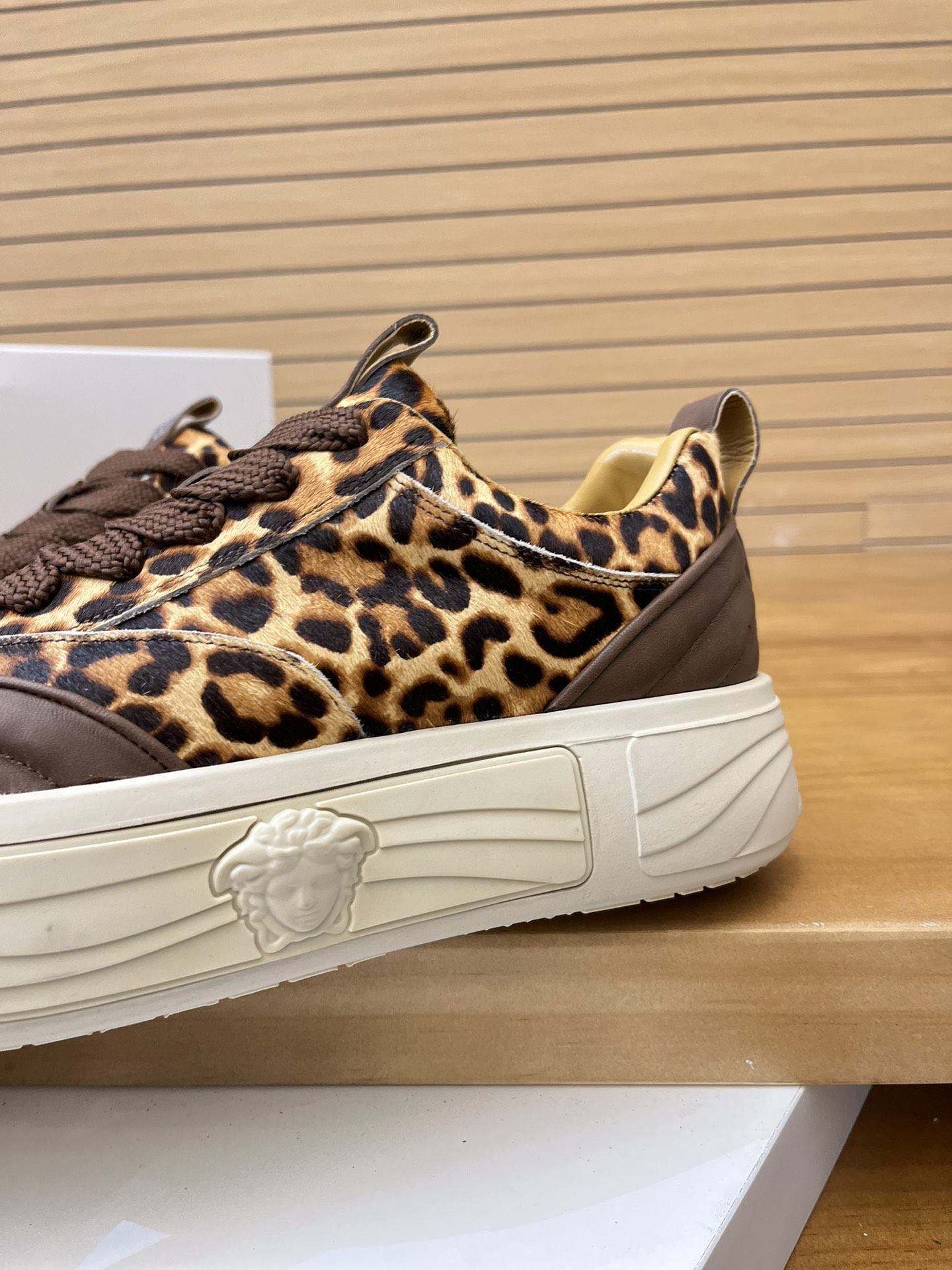 Precio de venta: P230 Marca: Versace* Low Top Sneakers Talla: 39-44(se puede personalizar hasta 45,4