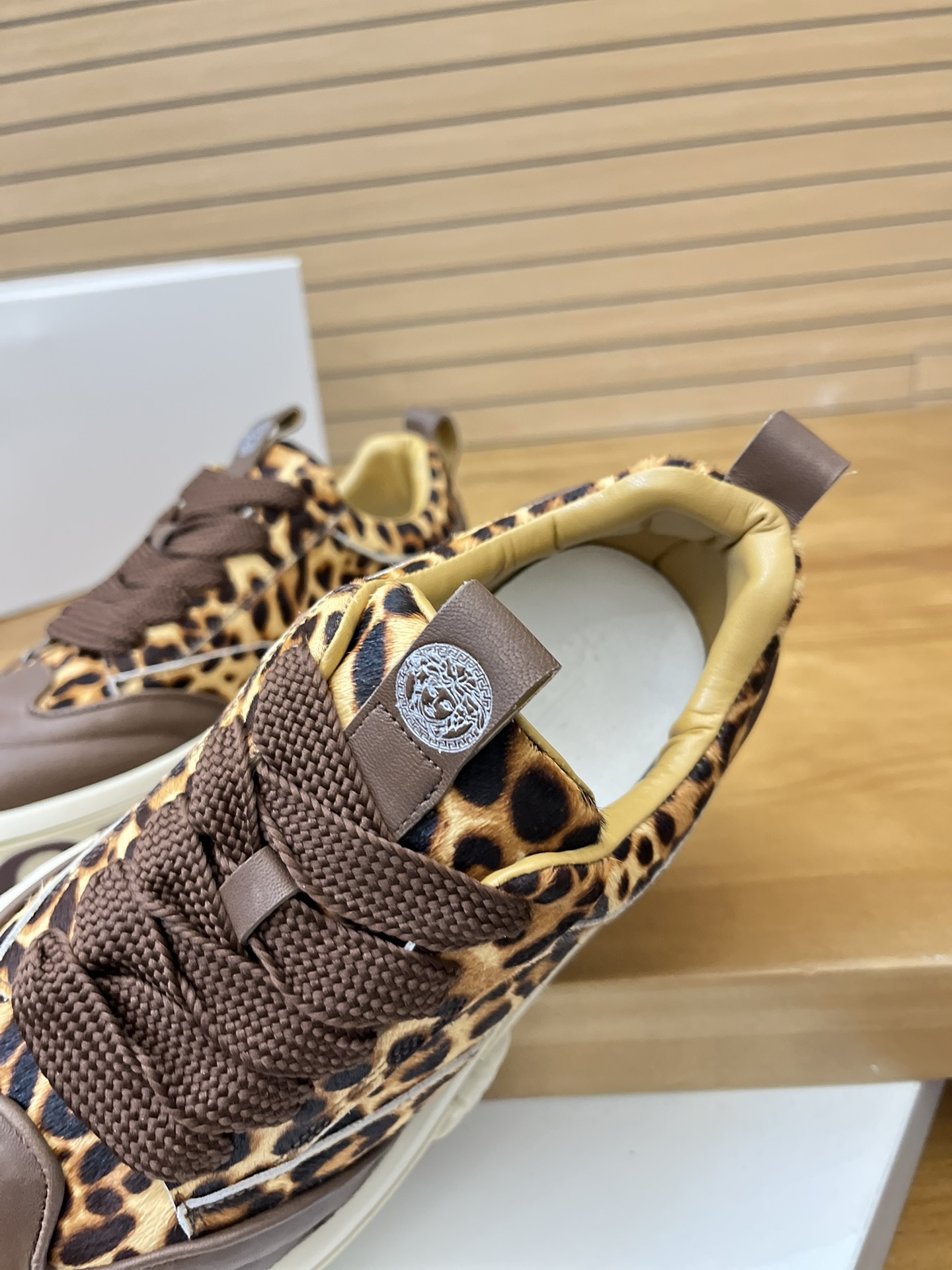 Precio de venta: P230 Marca: Versace* Low Top Sneakers Talla: 39-44(se puede personalizar hasta 45,4