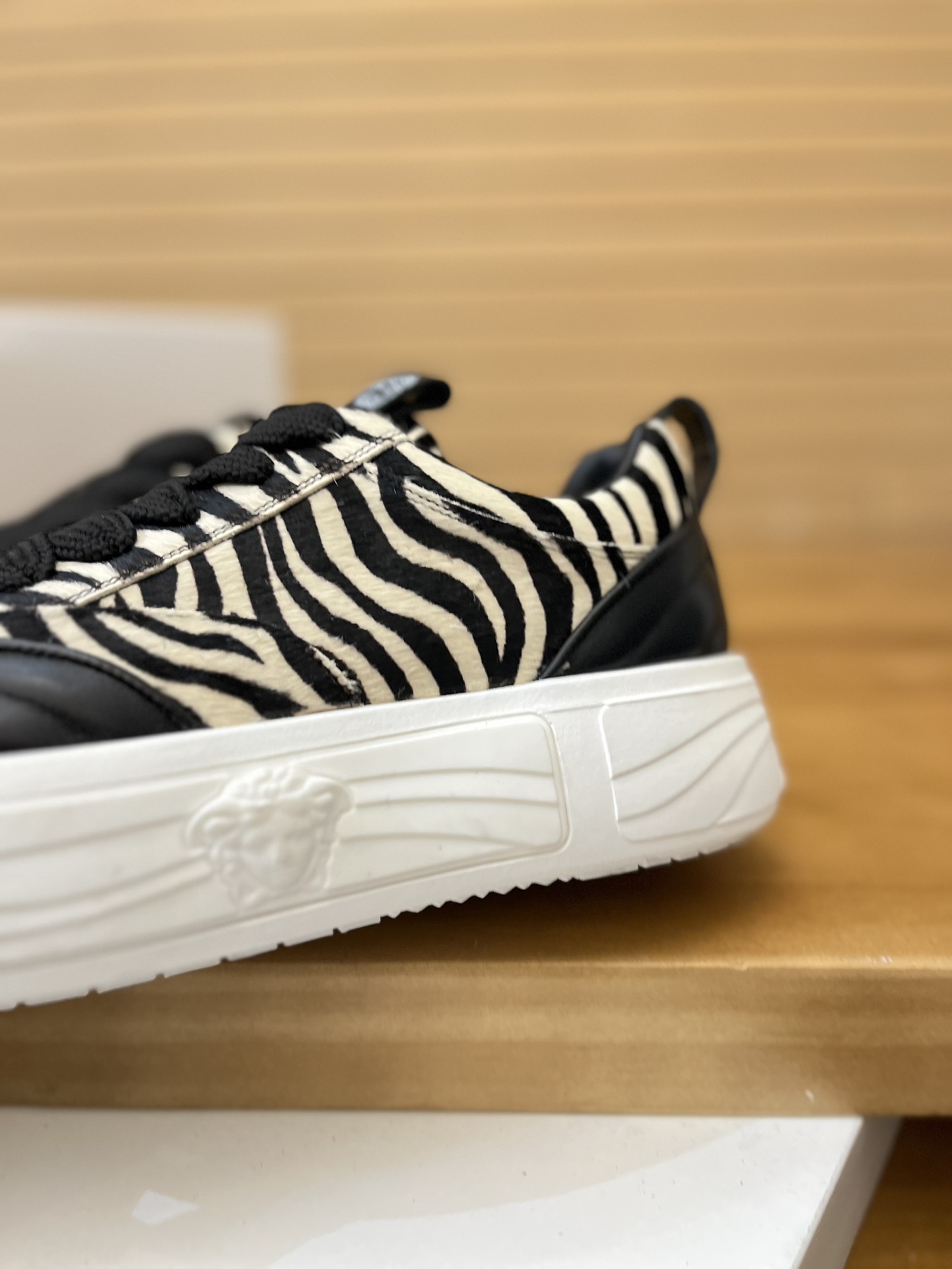 Precio de venta: P230 Marca: Versace* Low Top Sneakers Talla: 39-44(se puede personalizar hasta 45,4
