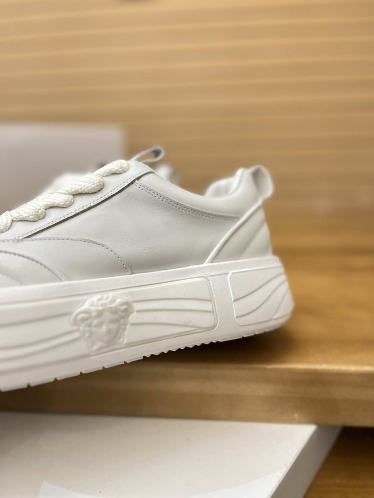 Precio de venta: P230 Marca: Versace* Low Top Sneakers Talla: 39-44(se puede personalizar hasta 45,4