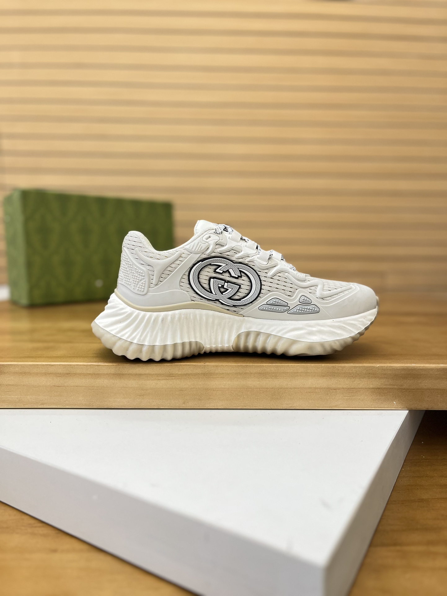 Precio de venta: P230 Marca comercial: Gucci* Low Top Sneakers Talla: 39-44(se puede personalizar ha