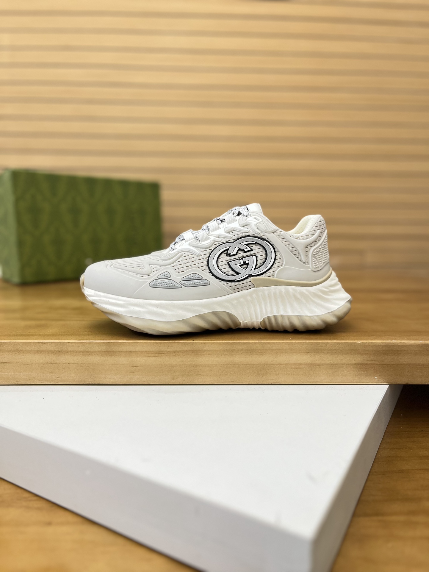 Precio de venta: P230 Marca comercial: Gucci* Low Top Sneakers Talla: 39-44(se puede personalizar ha