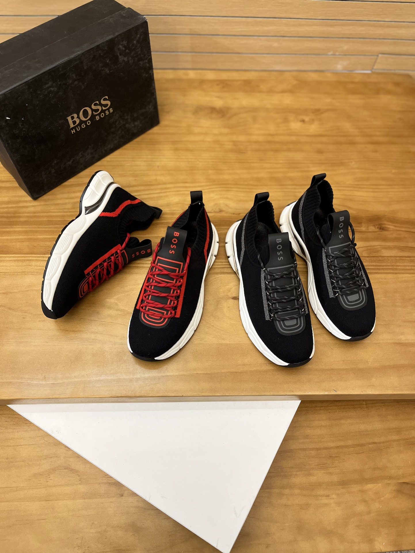 Precio de venta: P200 Marca: BOSS* "BOSS*" lowtop sneakersMarca: 39-44 (se puede personalizar hasta 