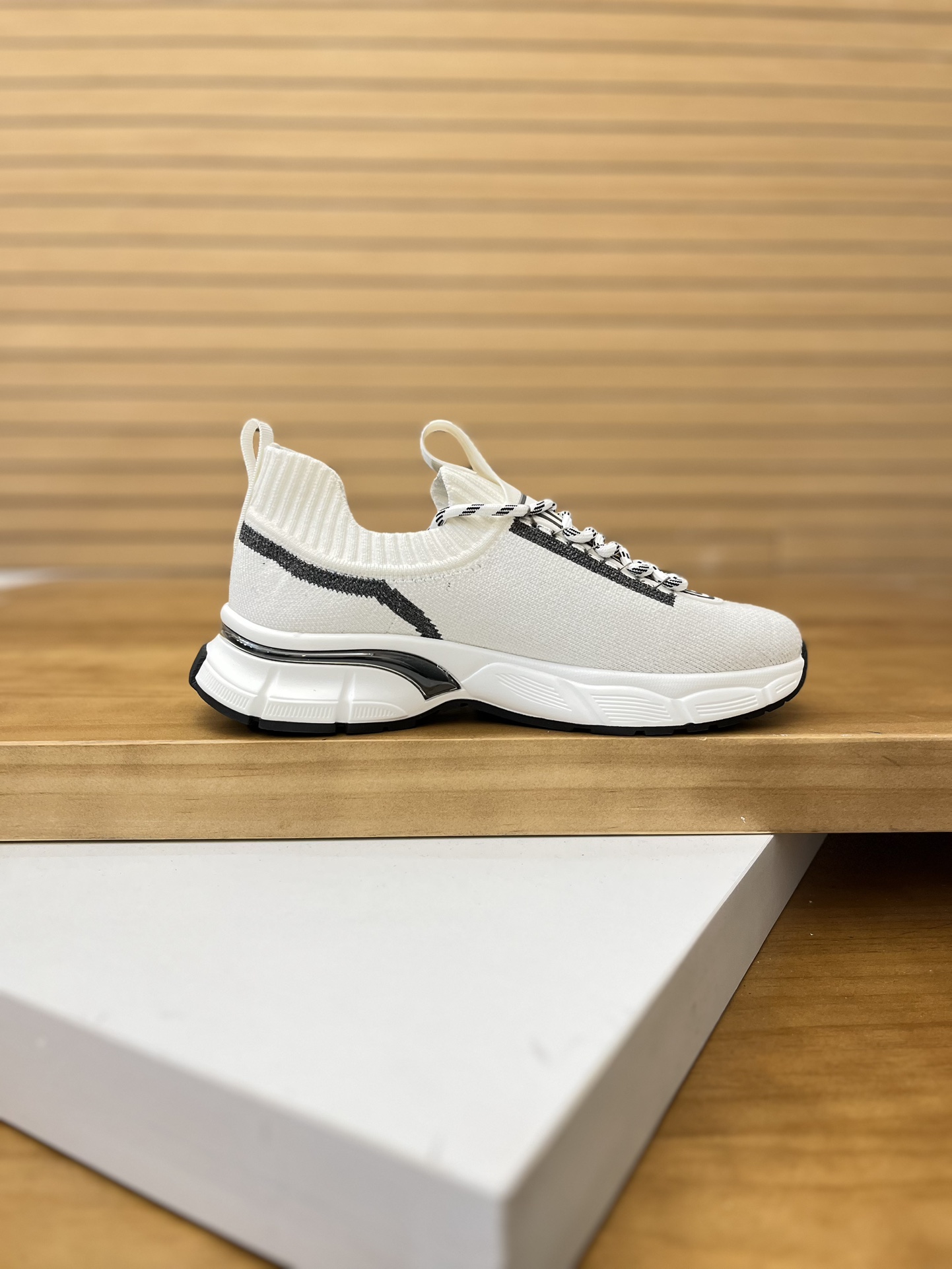 Precio de venta: P200 Marca: BOSS* "BOSS*" lowtop sneakersMarca: 39-44 (se puede personalizar hasta 