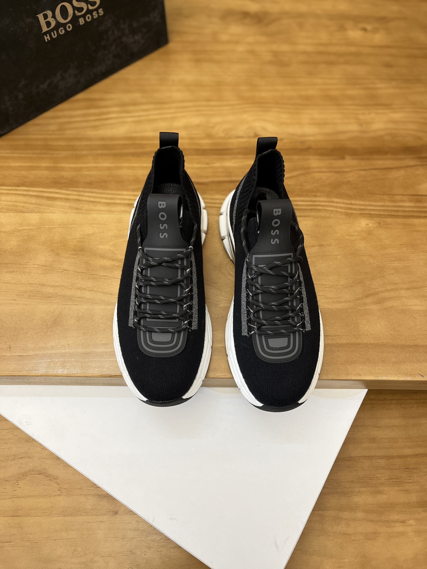 Precio de venta: P200 Marca: BOSS* "BOSS*" lowtop sneakersMarca: 39-44 (se puede personalizar hasta 