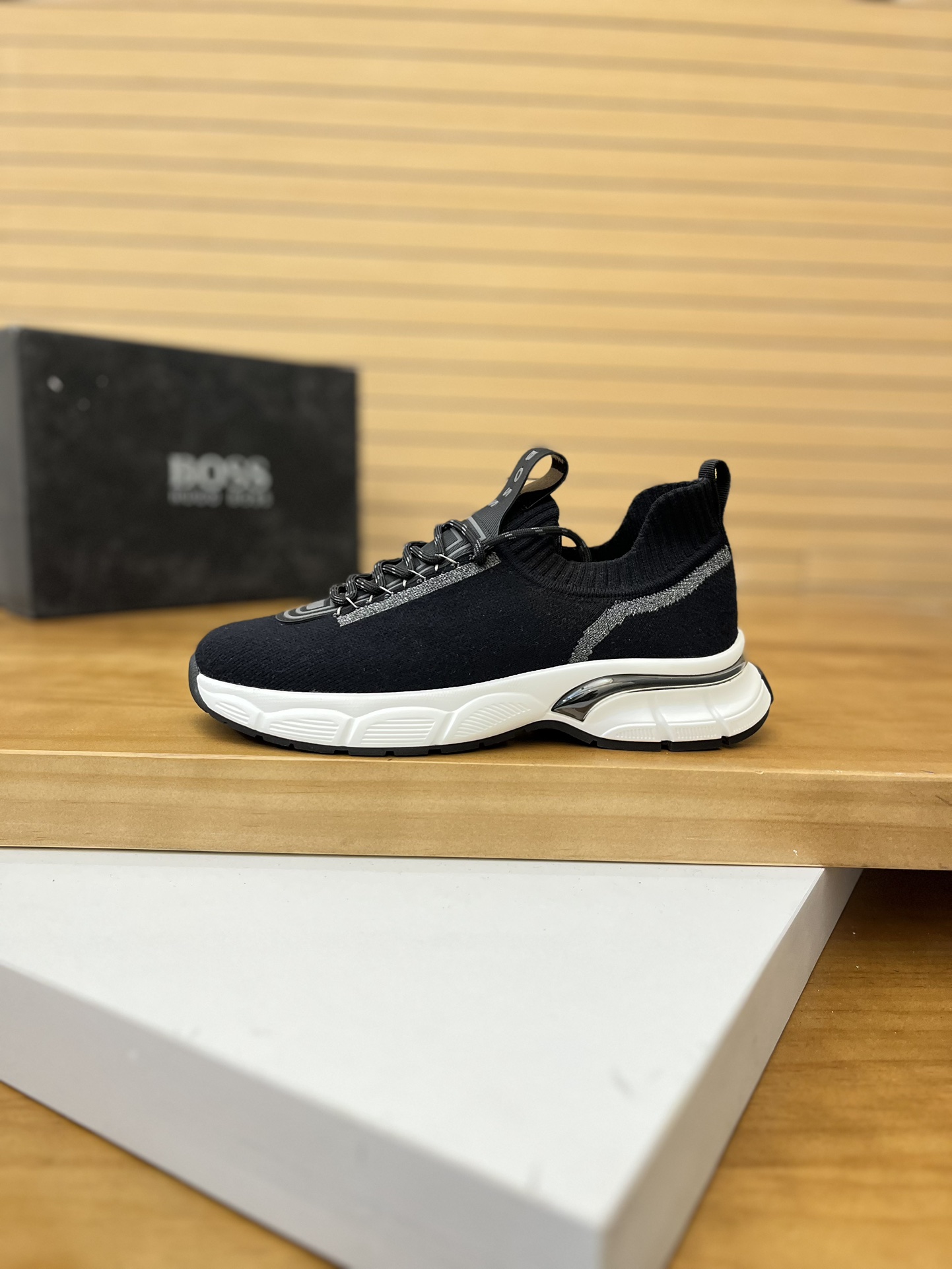Precio de venta: P200 Marca: BOSS* "BOSS*" lowtop sneakersMarca: 39-44 (se puede personalizar hasta 