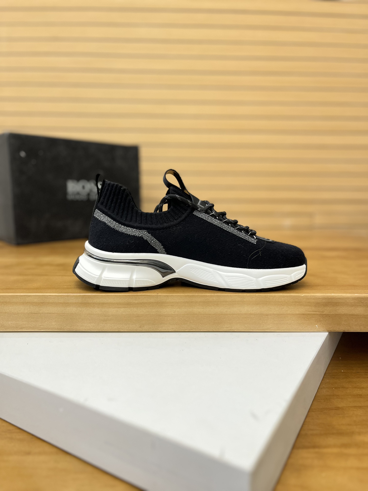 Precio de venta: P200 Marca: BOSS* "BOSS*" lowtop sneakersMarca: 39-44 (se puede personalizar hasta 