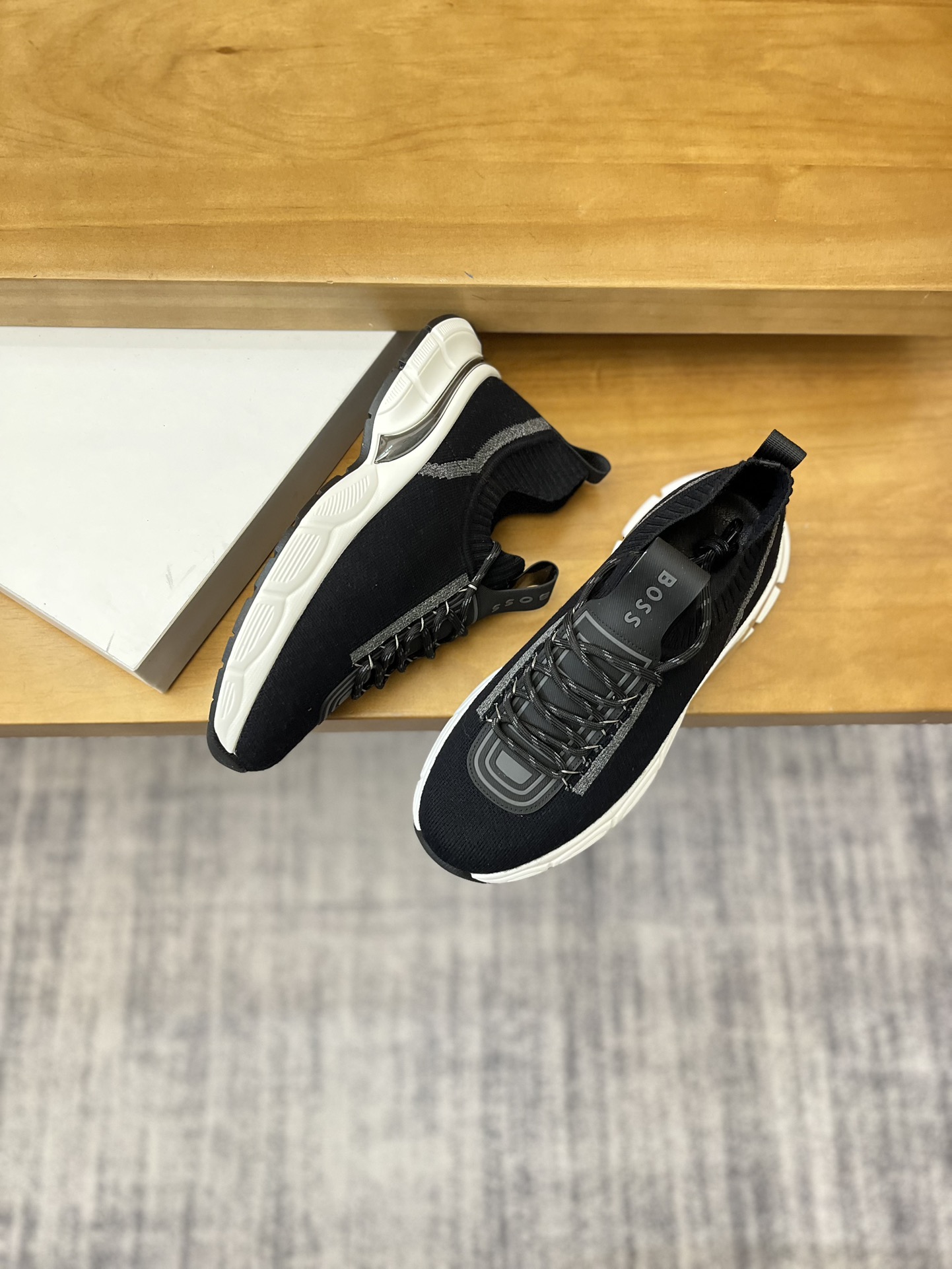 Precio de venta: P200 Marca: BOSS* "BOSS*" lowtop sneakersMarca: 39-44 (se puede personalizar hasta 