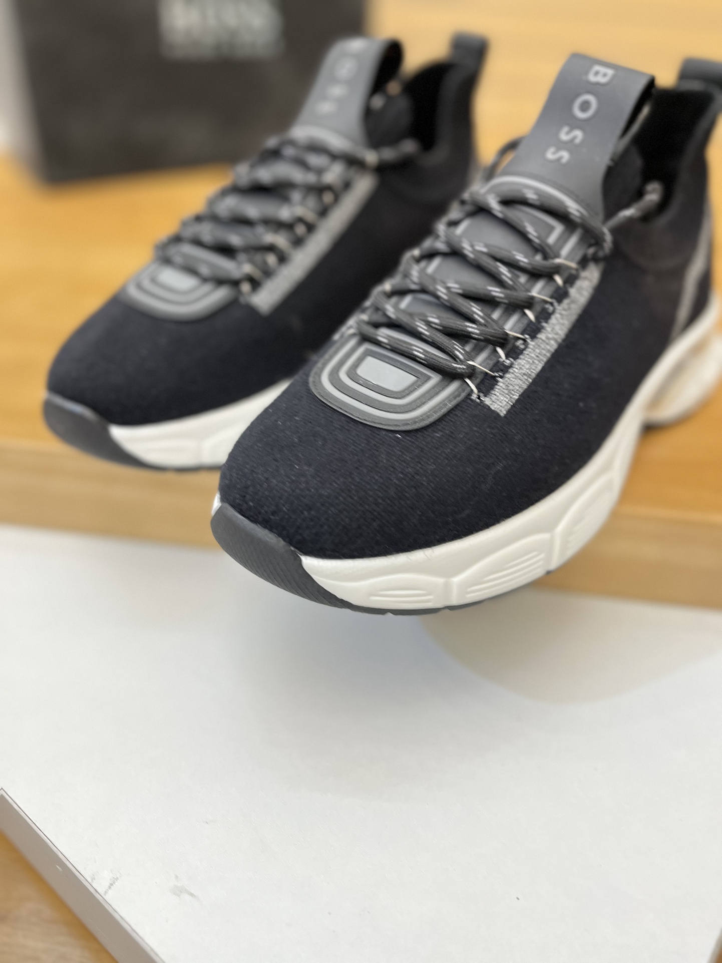Precio de venta: P200 Marca: BOSS* "BOSS*" lowtop sneakersMarca: 39-44 (se puede personalizar hasta 