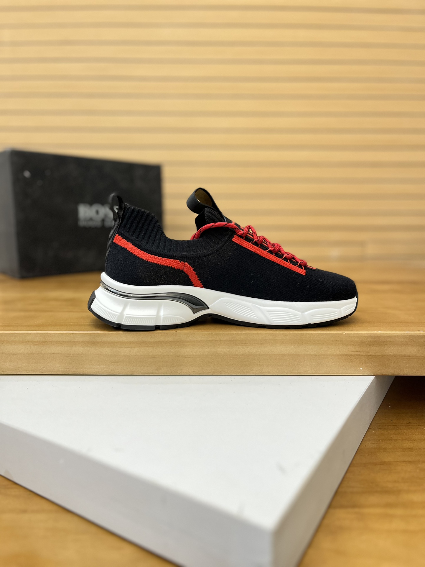 Precio de venta: P200 Marca: BOSS* "BOSS*" lowtop sneakersMarca: 39-44 (se puede personalizar hasta 