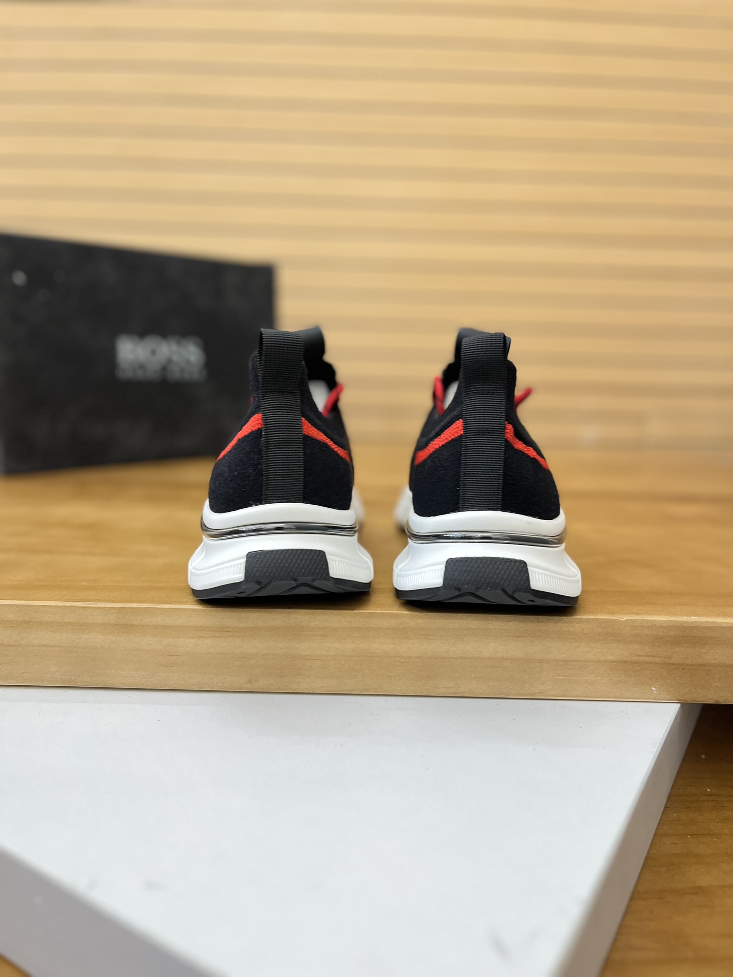 Precio de venta: P200 Marca: BOSS* "BOSS*" lowtop sneakersMarca: 39-44 (se puede personalizar hasta 