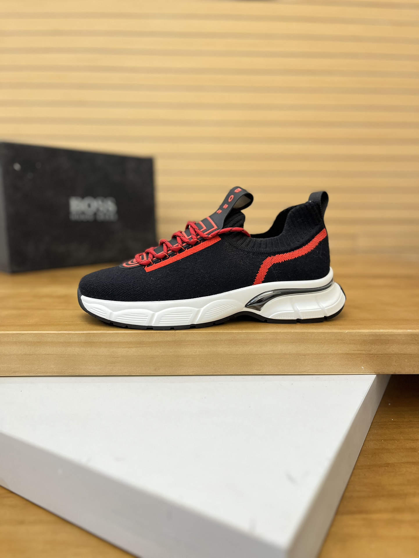 Precio de venta: P200 Marca: BOSS* "BOSS*" lowtop sneakersMarca: 39-44 (se puede personalizar hasta 