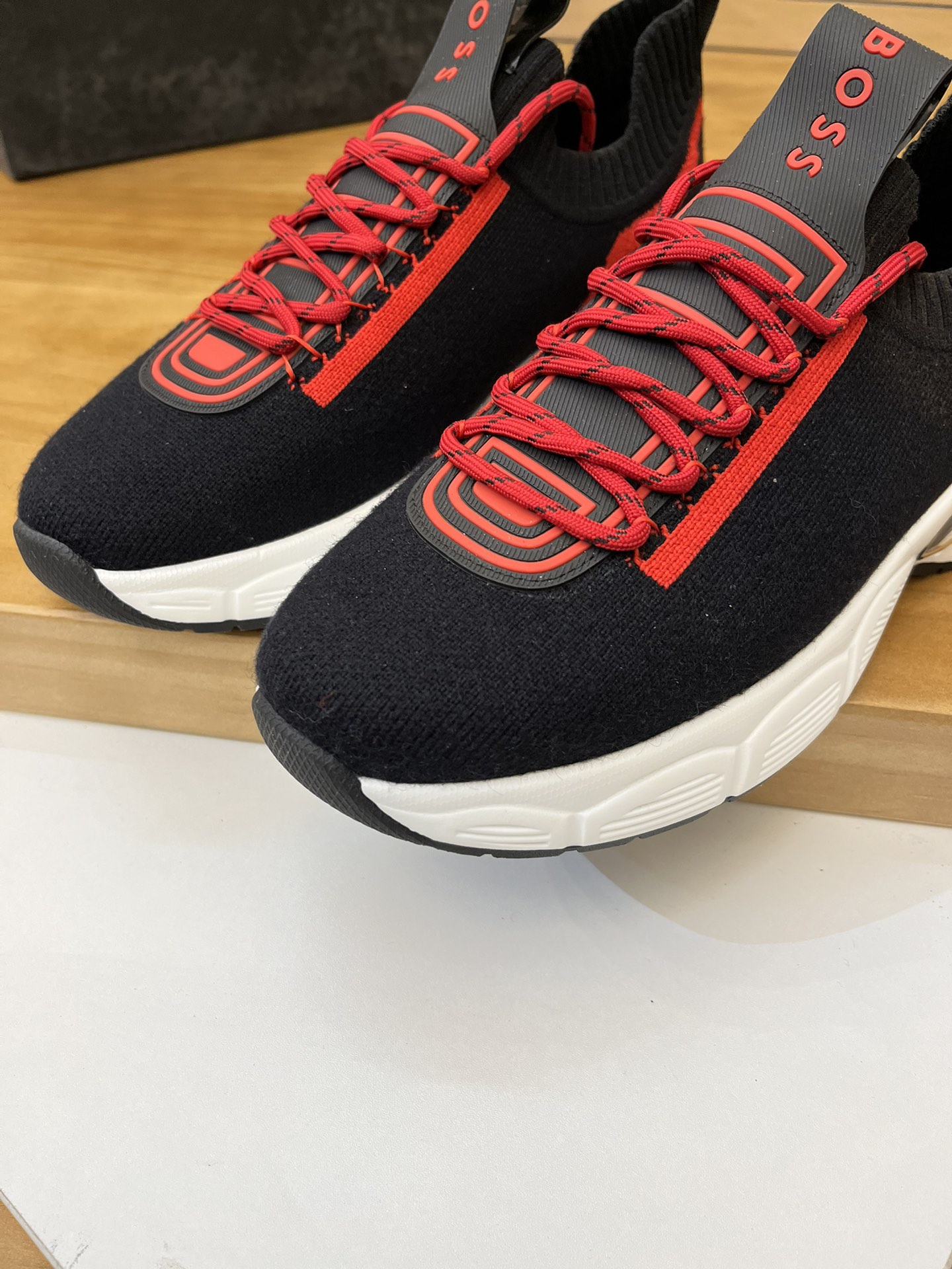 Precio de venta: P200 Marca: BOSS* "BOSS*" lowtop sneakersMarca: 39-44 (se puede personalizar hasta 