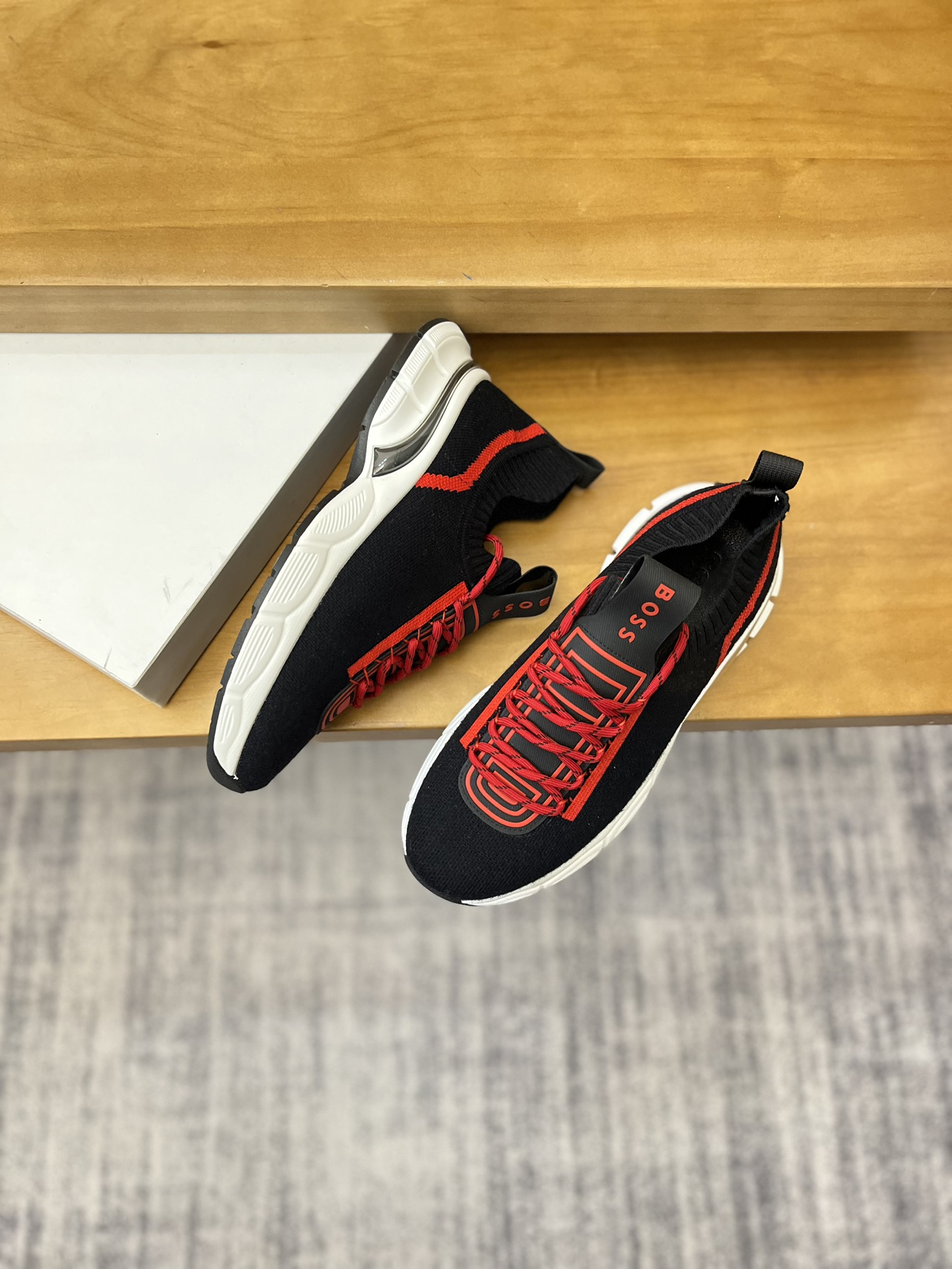 Precio de venta: P200 Marca: BOSS* "BOSS*" lowtop sneakersMarca: 39-44 (se puede personalizar hasta 