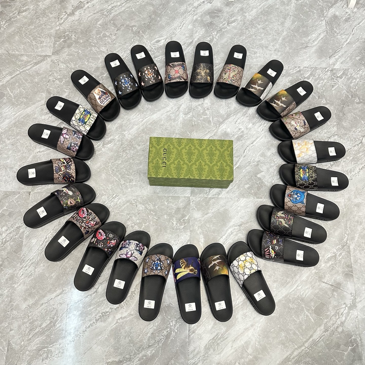 Precio de venta: P80 Marca: Gucci* zapatillasTalla: 35-47(se pueden personalizar 35.36.46.47)Materia