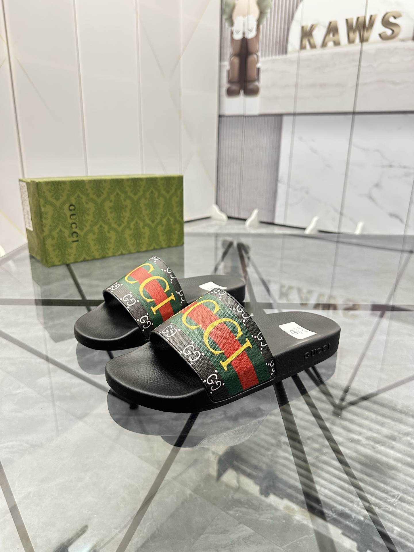 Precio de venta: P80 Marca: Gucci* zapatillasTalla: 35-47(se pueden personalizar 35.36.46.47)Materia
