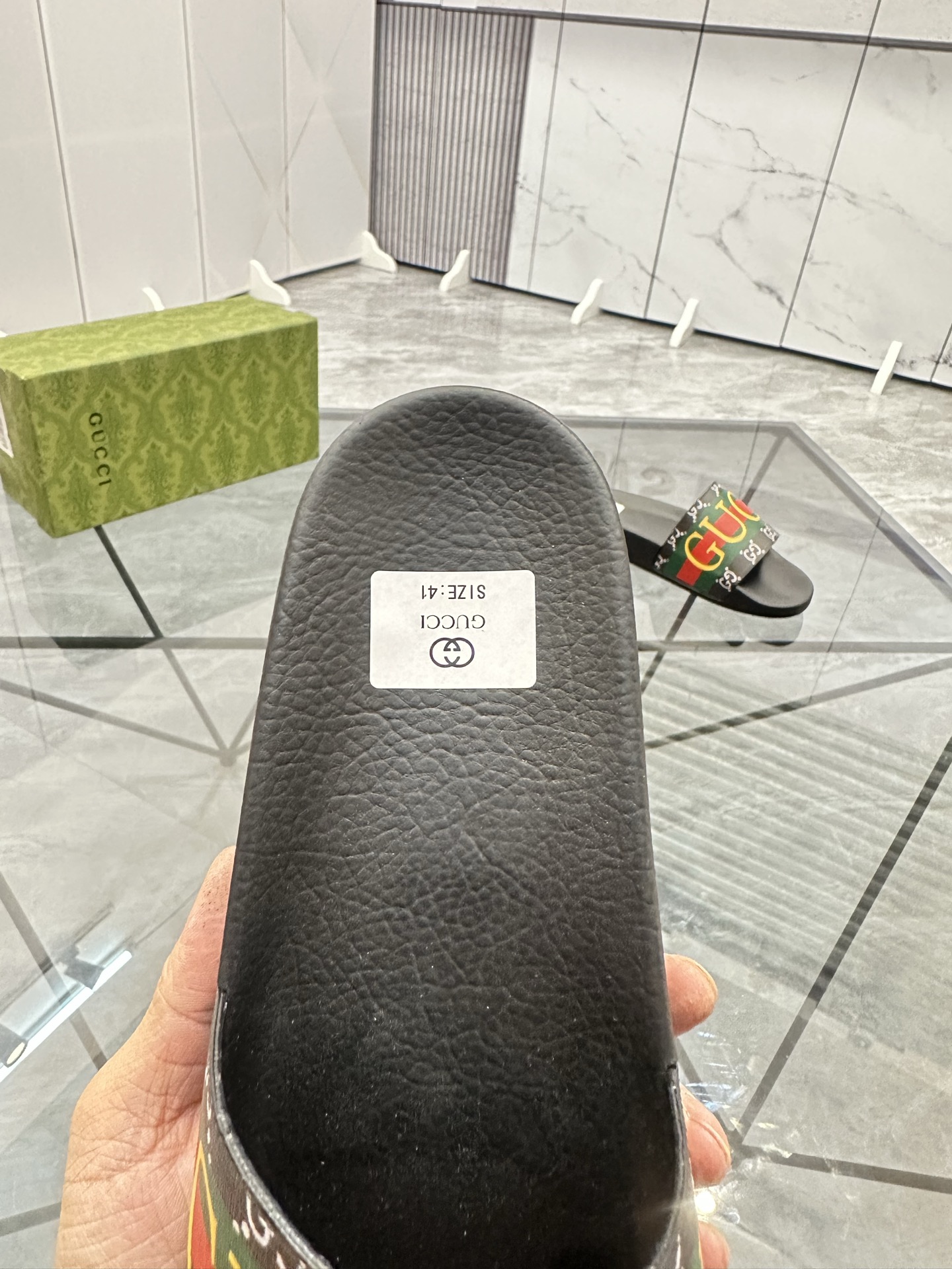 Precio de venta: P80 Marca: Gucci* zapatillasTalla: 35-47(se pueden personalizar 35.36.46.47)Materia