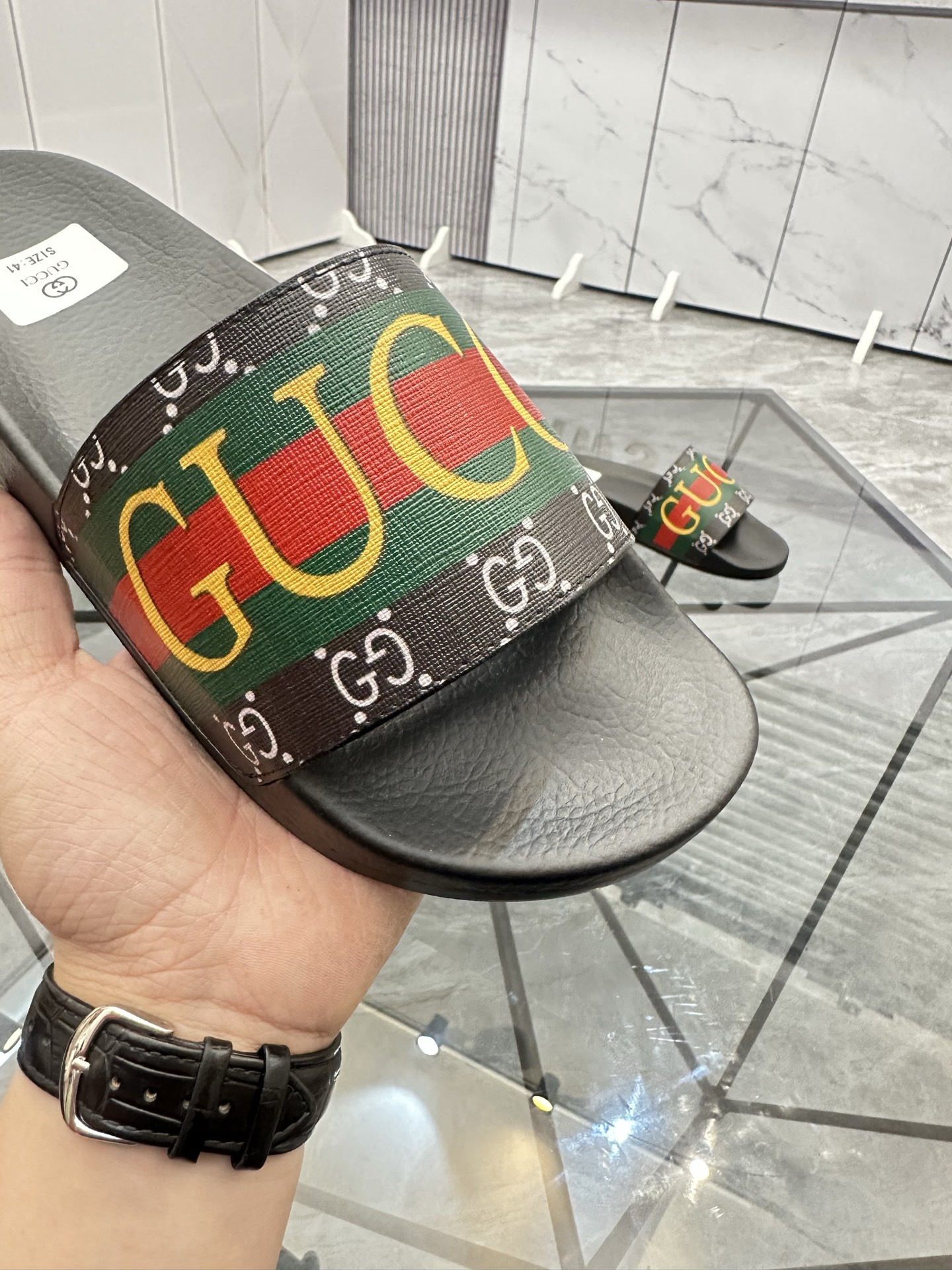 Precio de venta: P80 Marca: Gucci* zapatillasTalla: 35-47(se pueden personalizar 35.36.46.47)Materia