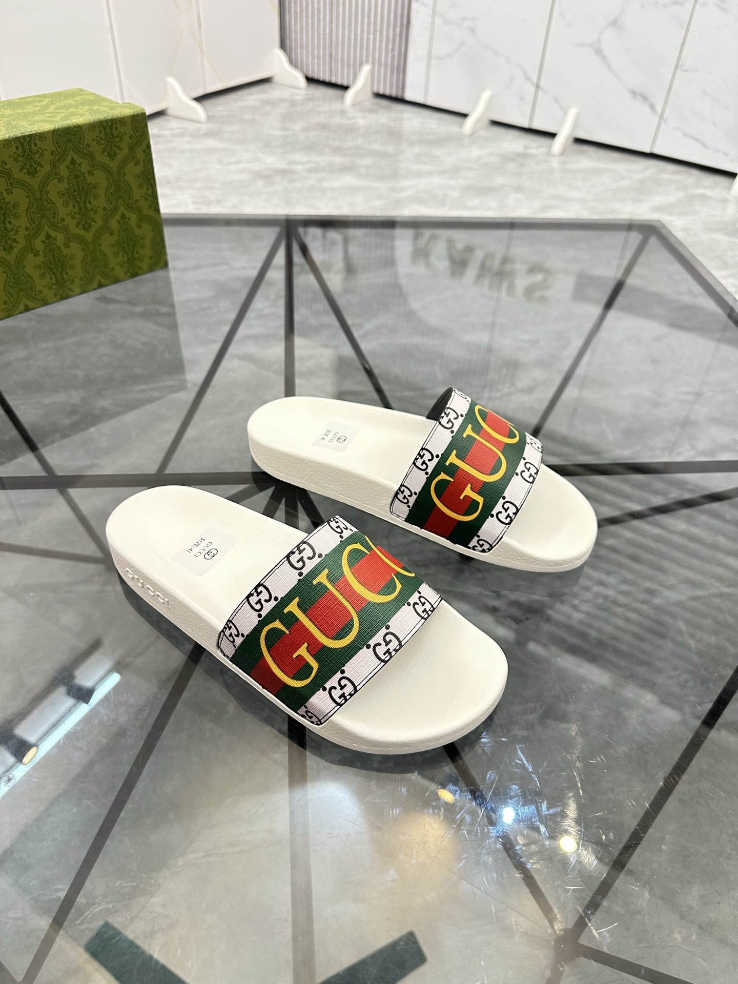 Precio de venta: P80 Marca: Gucci* zapatillasTalla: 35-47(se pueden personalizar 35.36.46.47)Materia