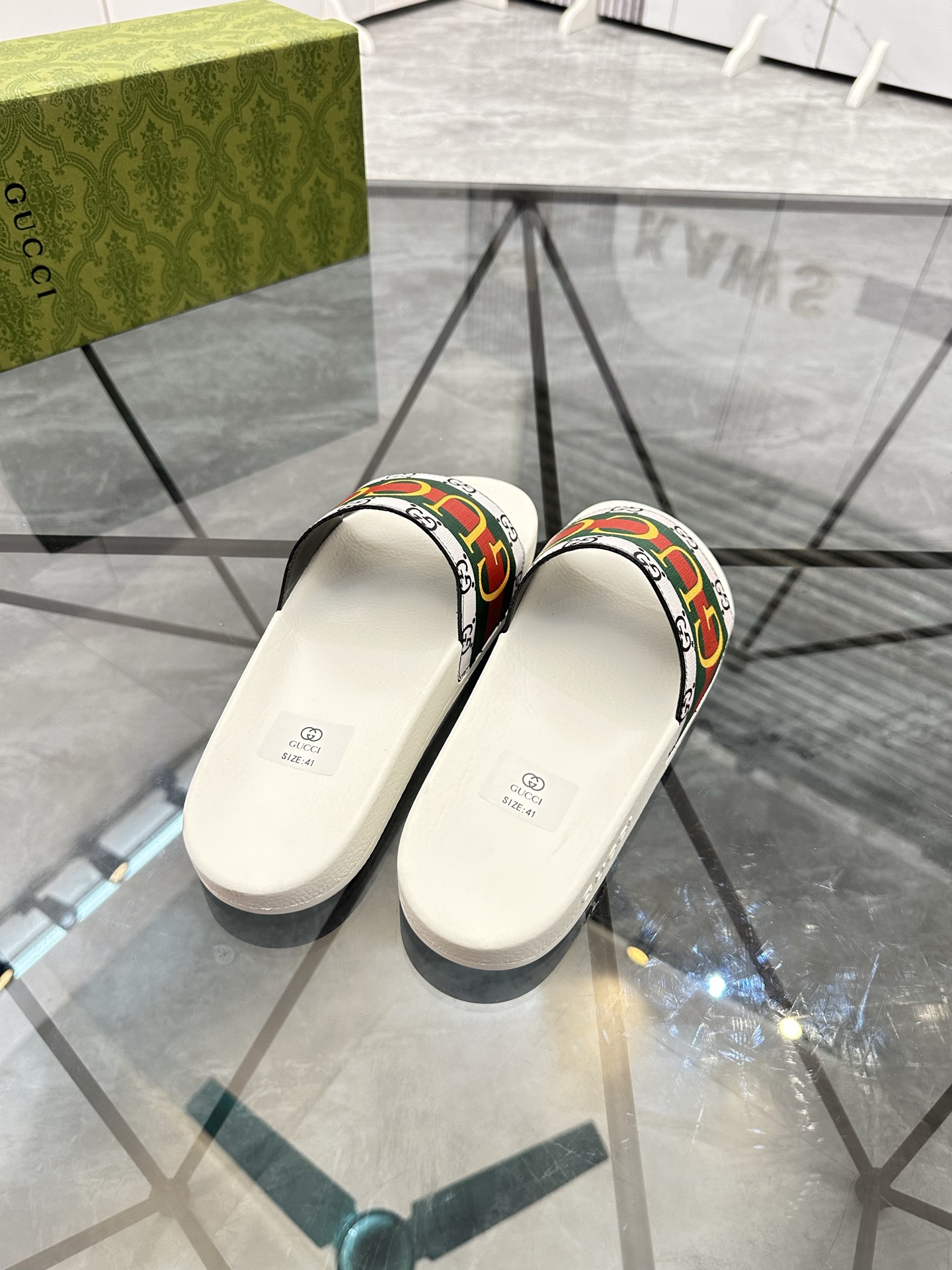 Precio de venta: P80 Marca: Gucci* zapatillasTalla: 35-47(se pueden personalizar 35.36.46.47)Materia