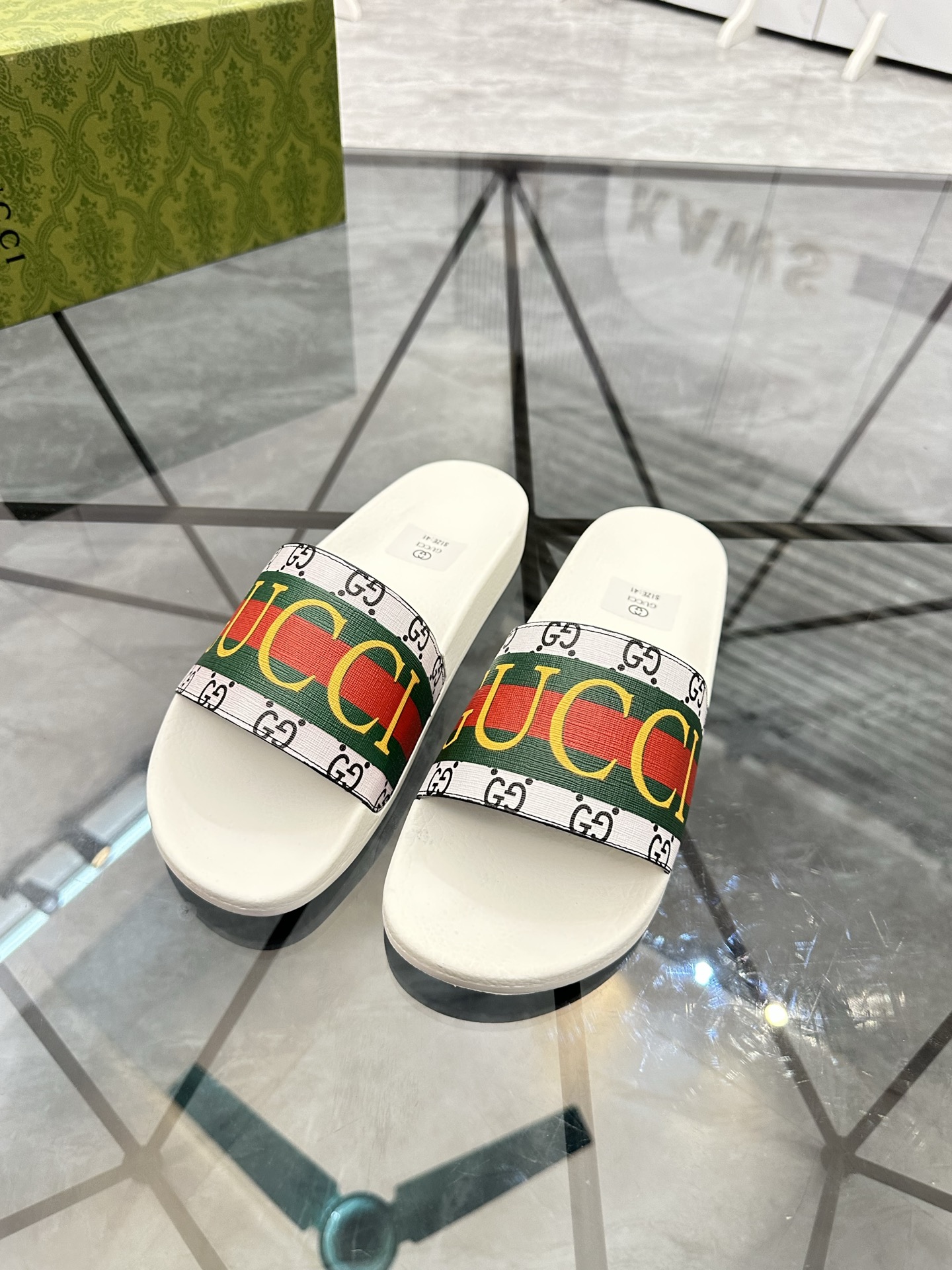 Precio de venta: P80 Marca: Gucci* zapatillasTalla: 35-47(se pueden personalizar 35.36.46.47)Materia