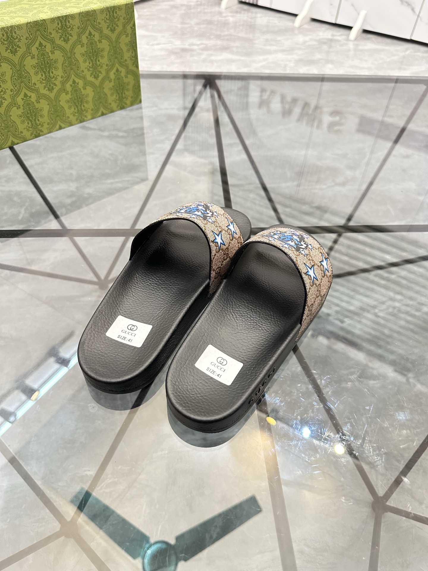 Precio de venta: P80 Marca: Gucci* zapatillasTalla: 35-47(se pueden personalizar 35.36.46.47)Materia