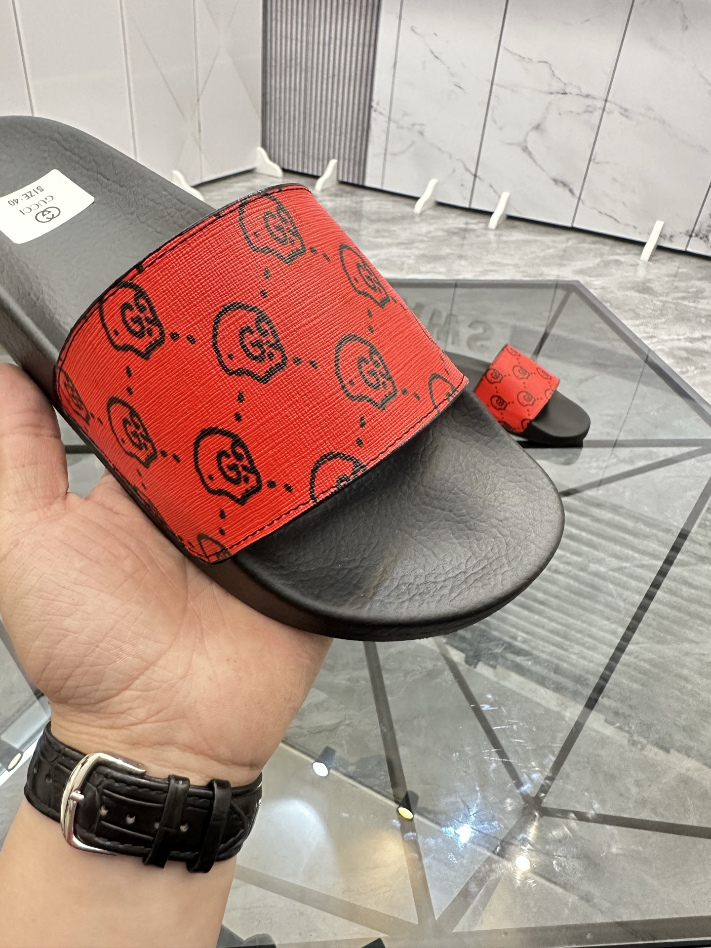 Precio de venta: P80 Marca: Gucci* zapatillasTalla: 35-47(se pueden personalizar 35.36.46.47)Materia