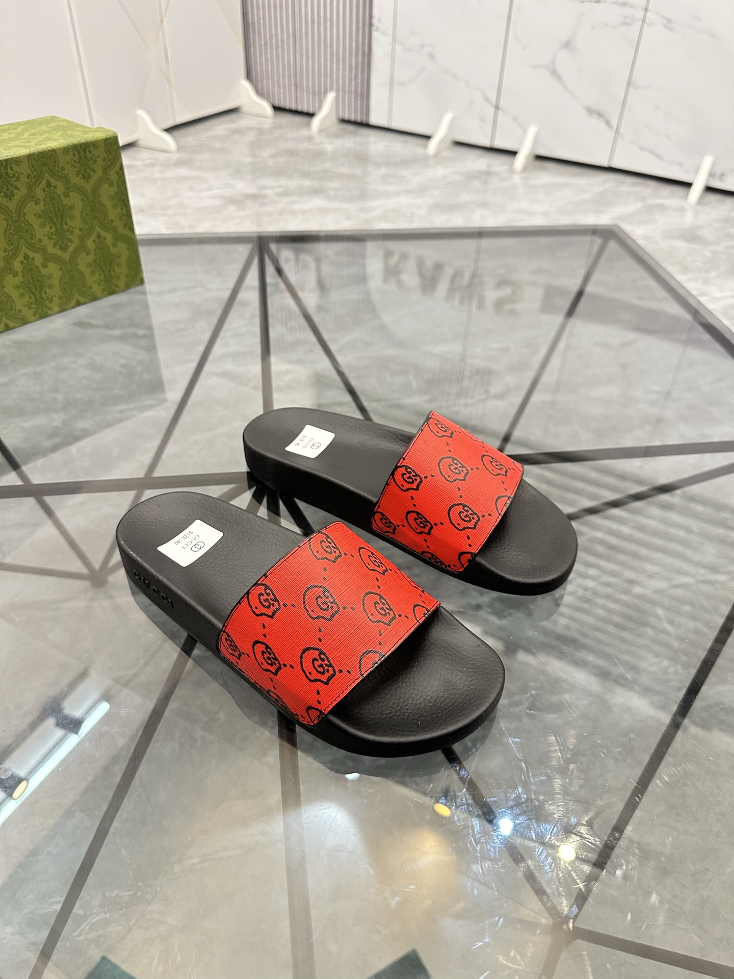 Precio de venta: P80 Marca: Gucci* zapatillasTalla: 35-47(se pueden personalizar 35.36.46.47)Materia
