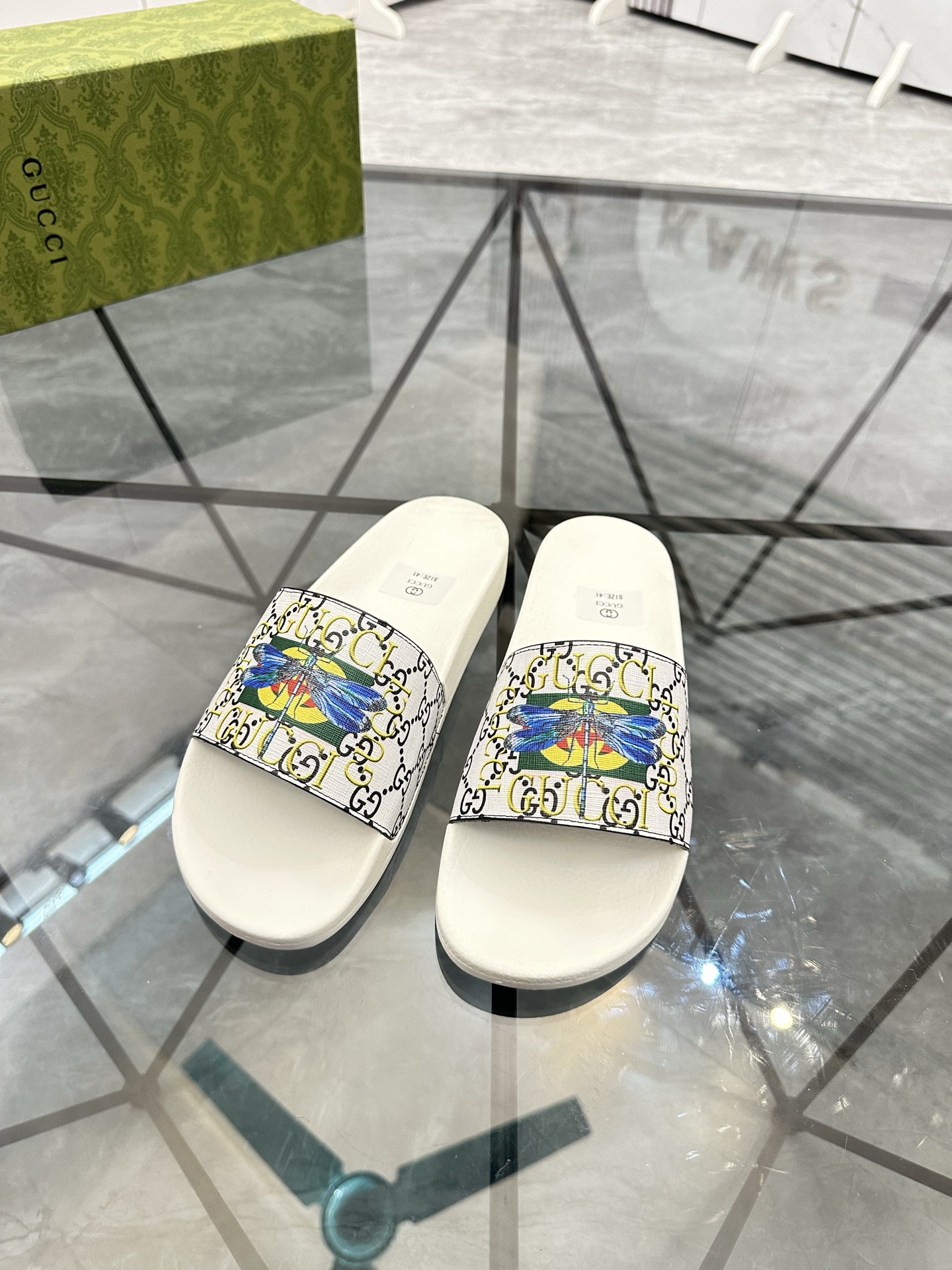 Precio de venta: P80 Marca: Gucci* zapatillasTalla: 35-47(se pueden personalizar 35.36.46.47)Materia