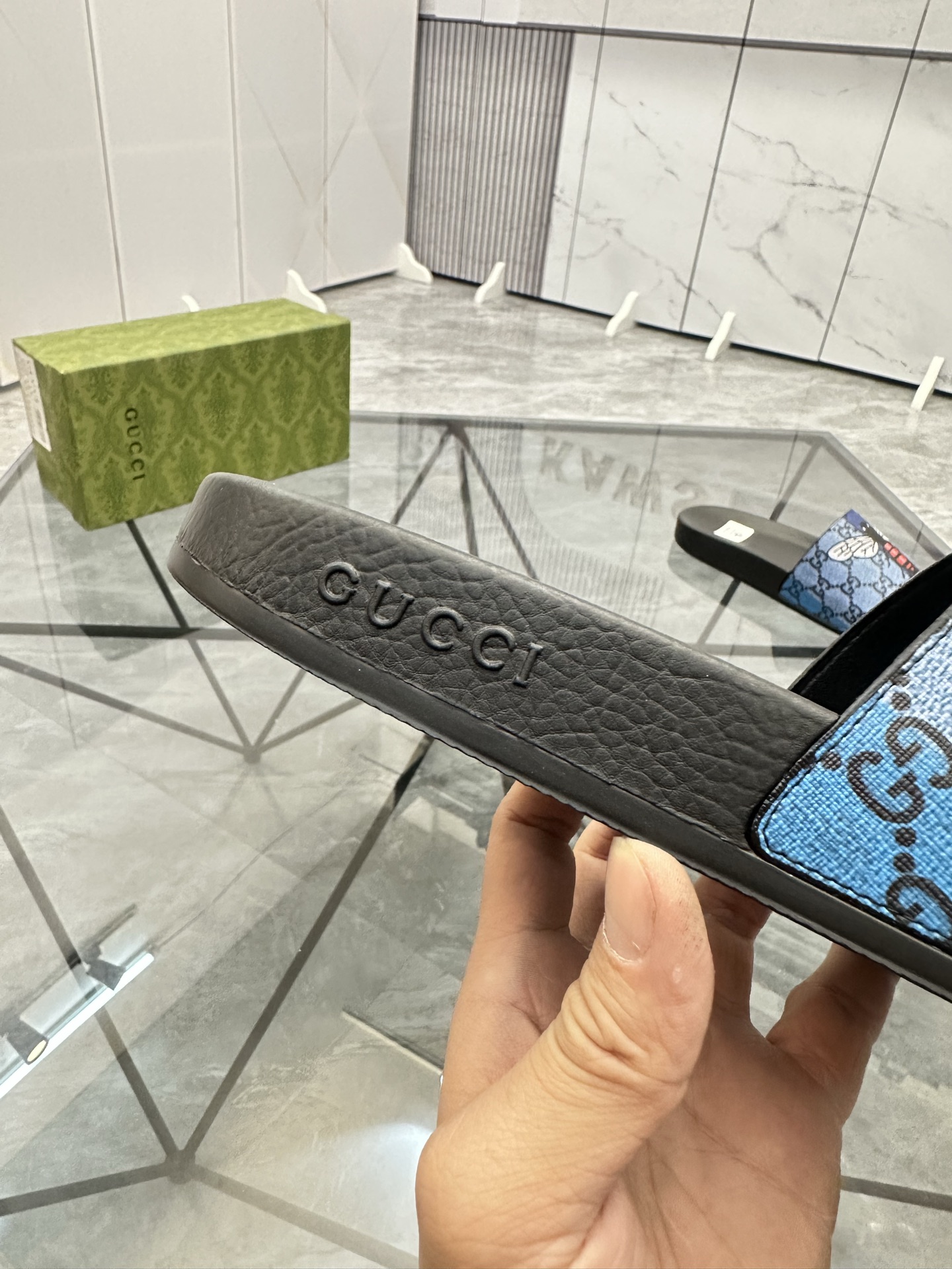 Precio de venta: P80 Marca: Gucci* zapatillasTalla: 35-47(se pueden personalizar 35.36.46.47)Materia