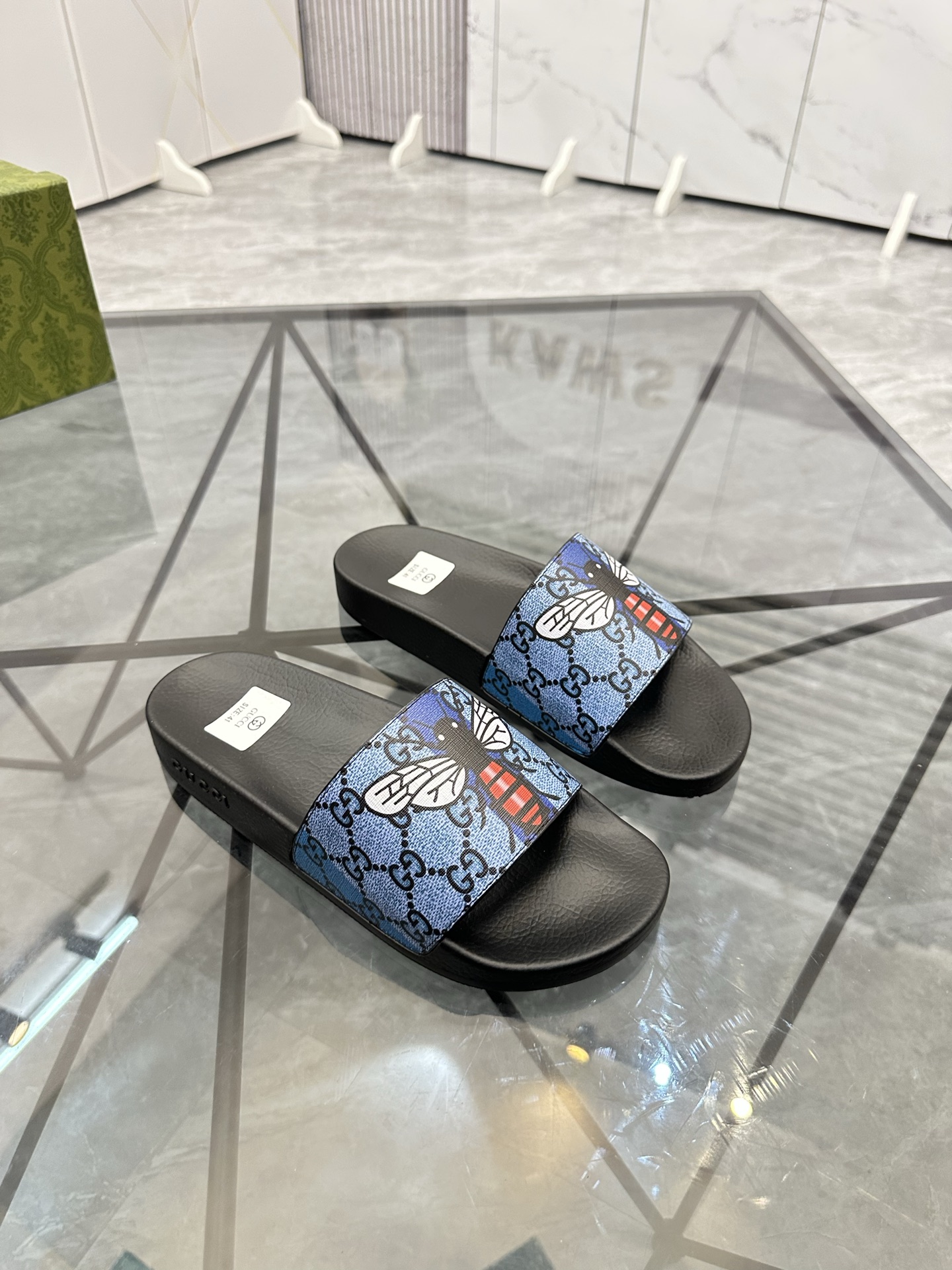 Precio de venta: P80 Marca: Gucci* zapatillasTalla: 35-47(se pueden personalizar 35.36.46.47)Materia