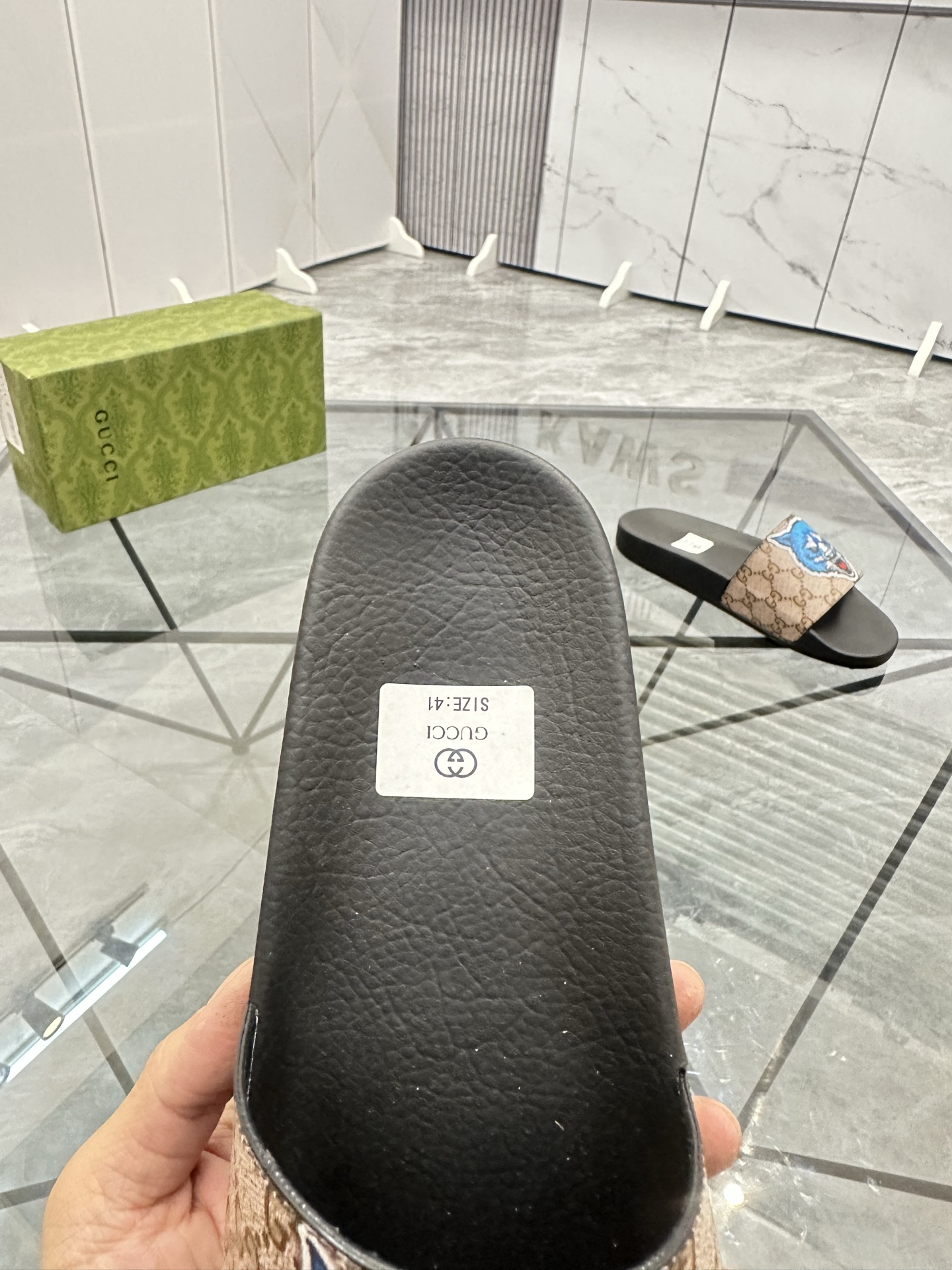 Precio de venta: P80 Marca: Gucci* zapatillasTalla: 35-47(se pueden personalizar 35.36.46.47)Materia