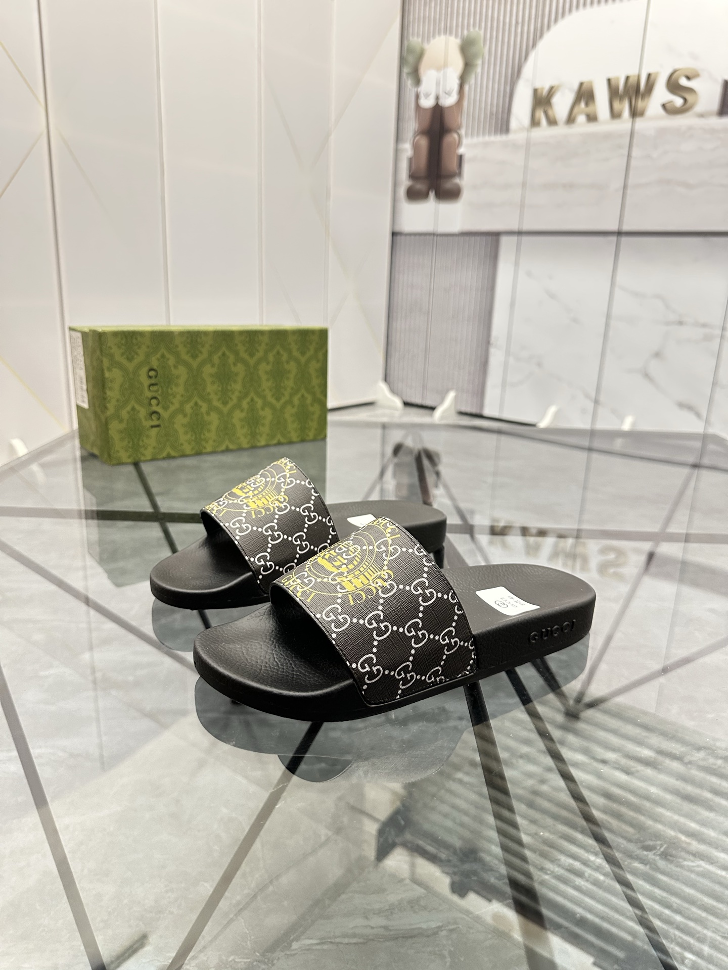 Precio de venta: P80 Marca: Gucci* zapatillasTalla: 35-47(se pueden personalizar 35.36.46.47)Materia