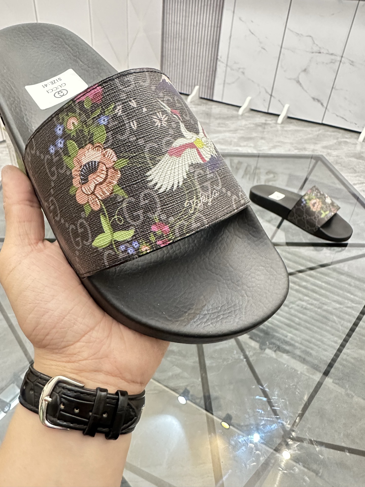 Precio de venta: P80 Marca: Gucci* zapatillasTalla: 35-47(se pueden personalizar 35.36.46.47)Materia