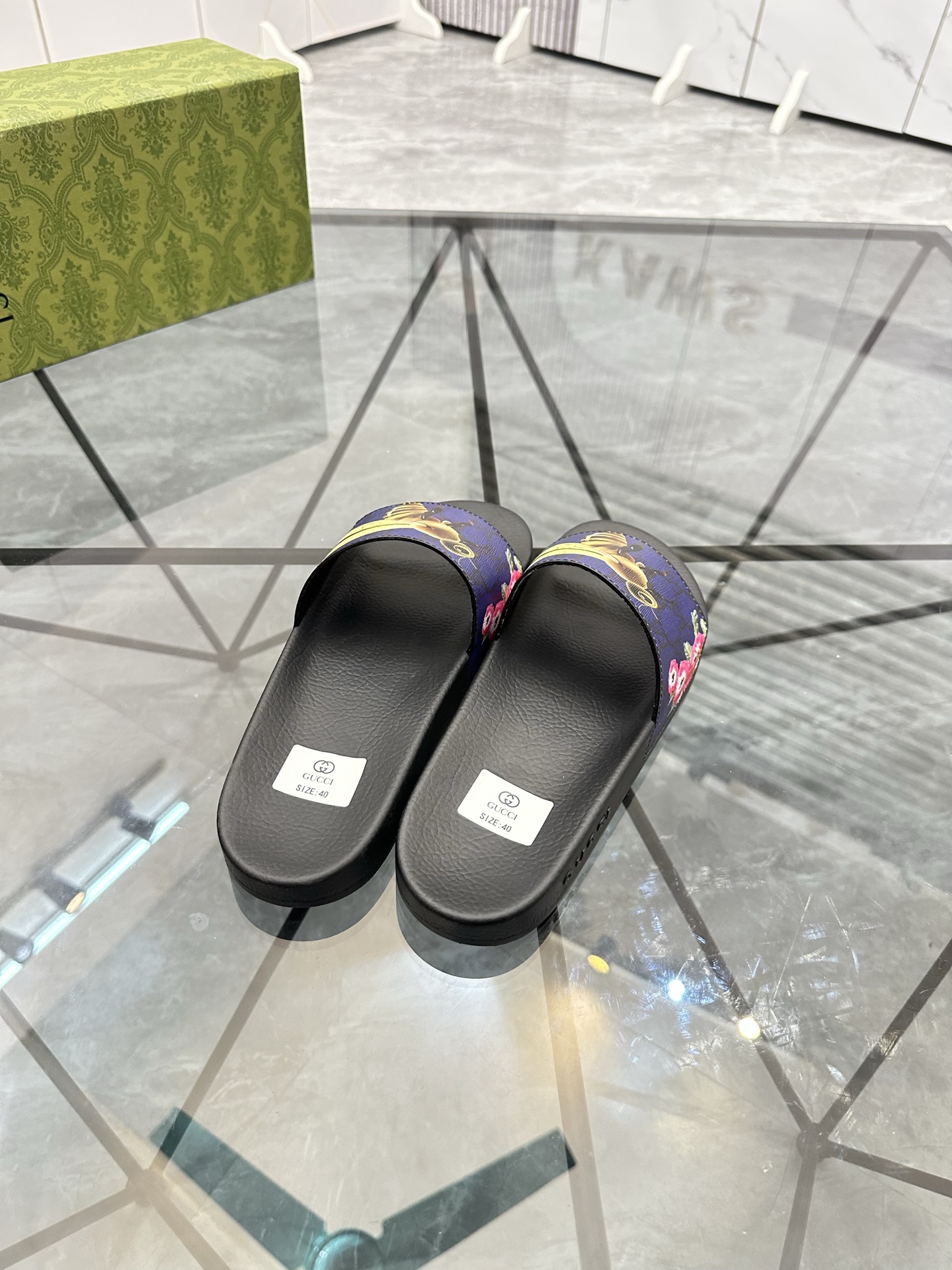 Precio de venta: P80 Marca: Gucci* zapatillasTalla: 35-47(se pueden personalizar 35.36.46.47)Materia