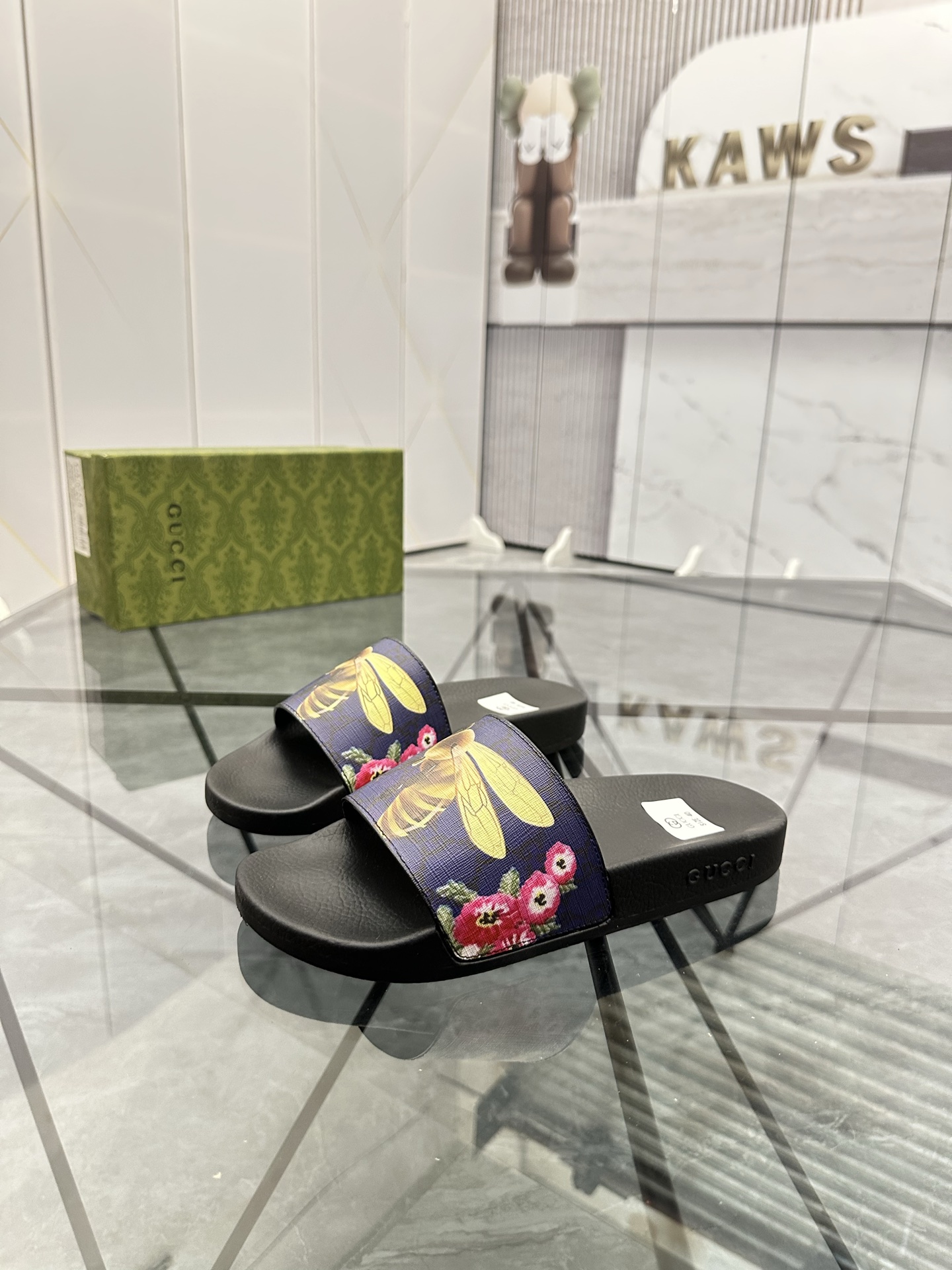 Precio de venta: P80 Marca: Gucci* zapatillasTalla: 35-47(se pueden personalizar 35.36.46.47)Materia
